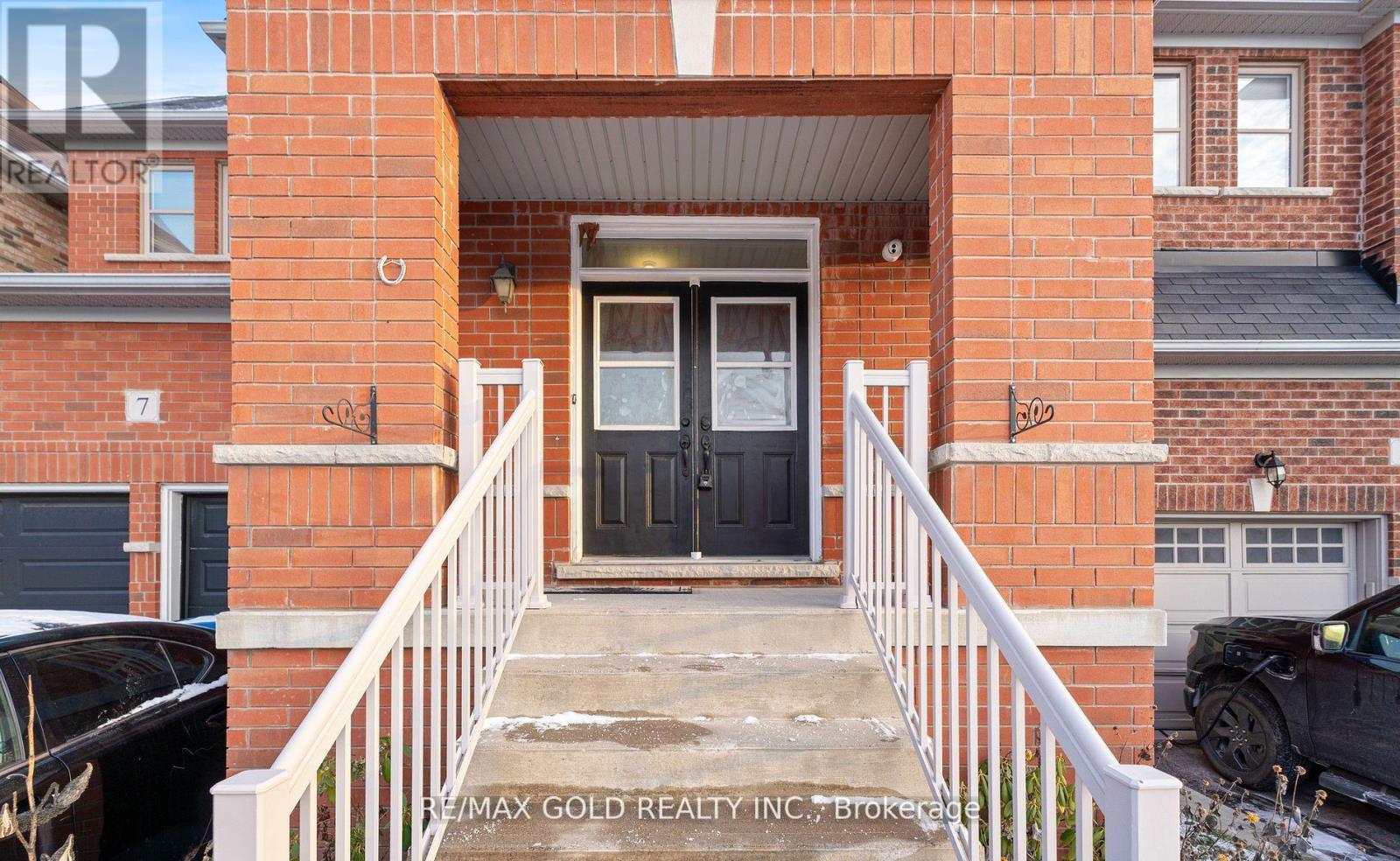 7 Gardenbrooke Trail, Brampton, Ontario  L6P 3L1 - Photo 6 - W12672104