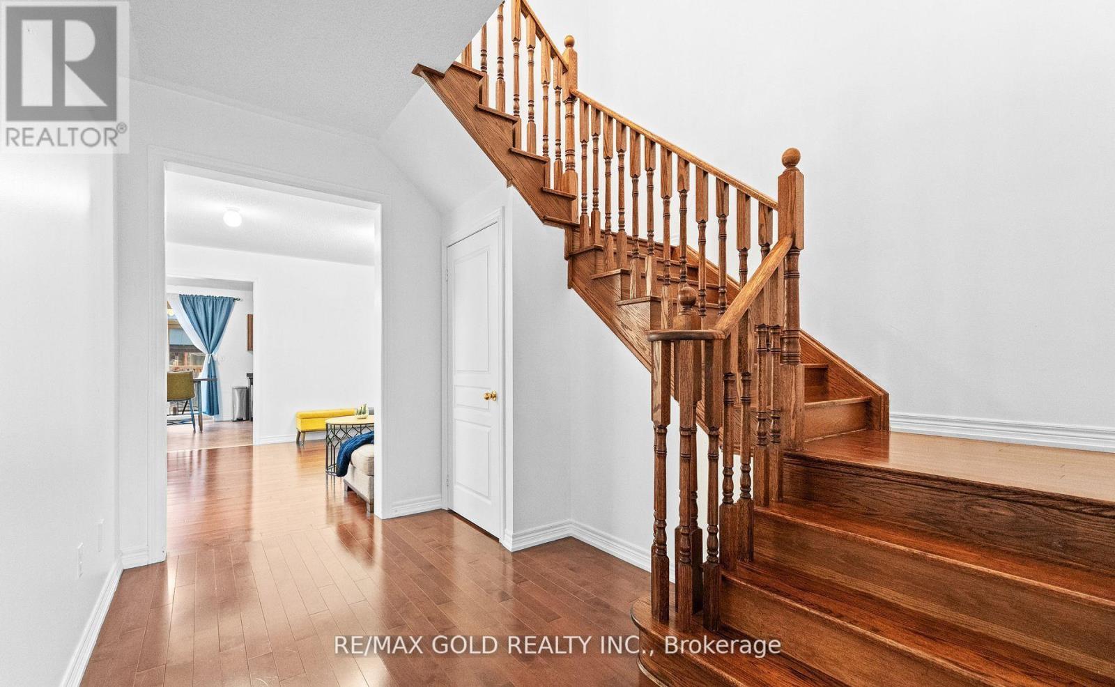 7 Gardenbrooke Trail, Brampton, Ontario  L6P 3L1 - Photo 9 - W12672104