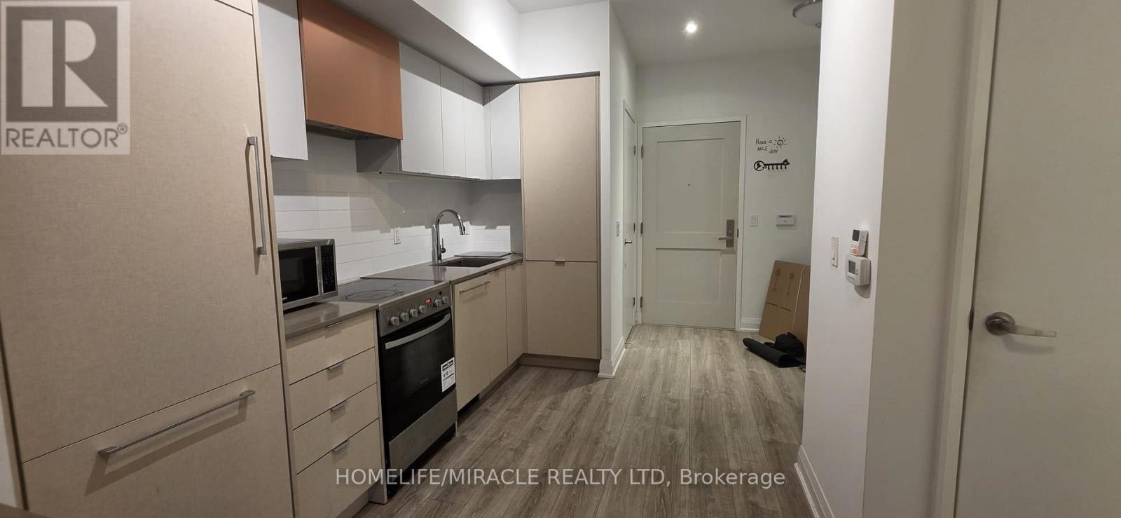 201 - 26 Gibbs Road, Toronto, Ontario  M9B 0E3 - Photo 3 - W12672126