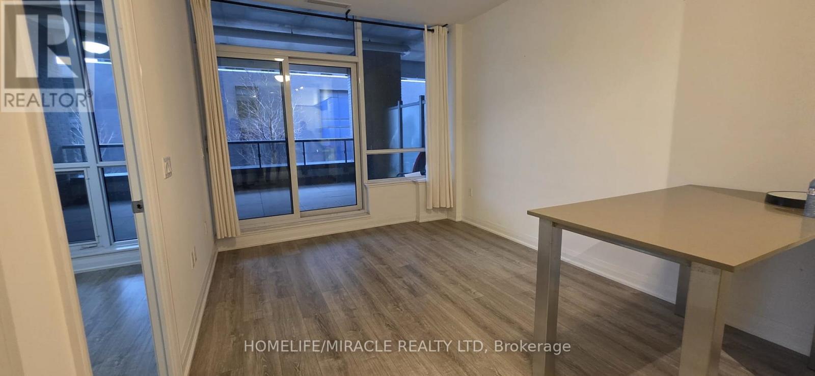 201 - 26 Gibbs Road, Toronto, Ontario  M9B 0E3 - Photo 4 - W12672126