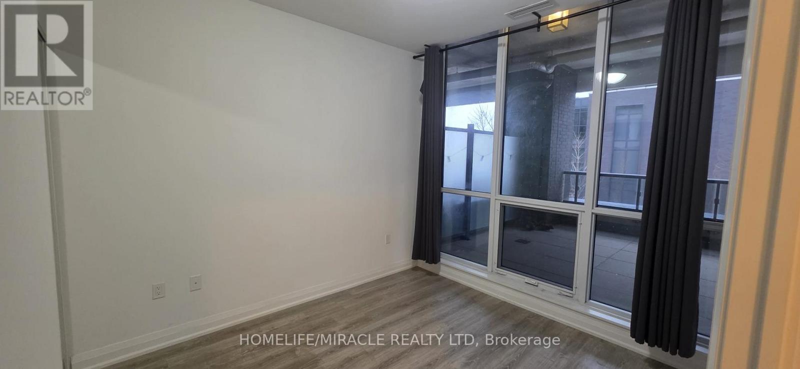 201 - 26 Gibbs Road, Toronto, Ontario  M9B 0E3 - Photo 6 - W12672126