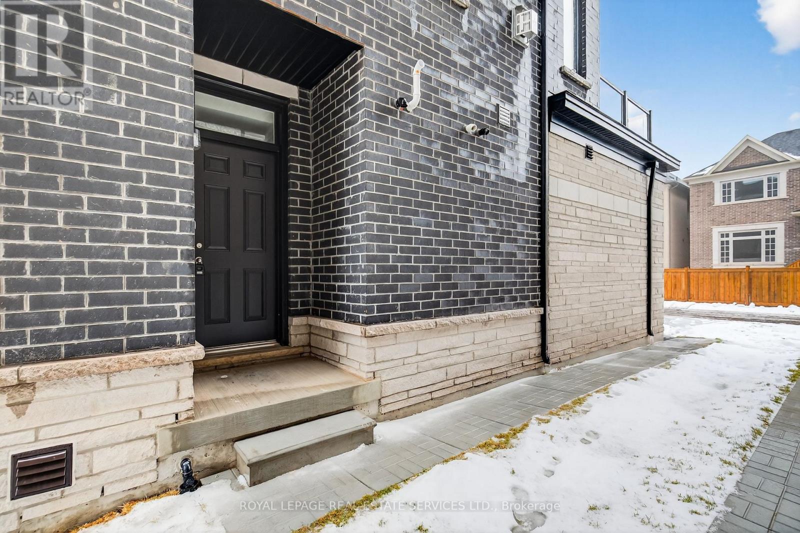 Unit B - 3211 Sixth Line, Oakville, Ontario  L6H 0V8 - Photo 2 - W12672188
