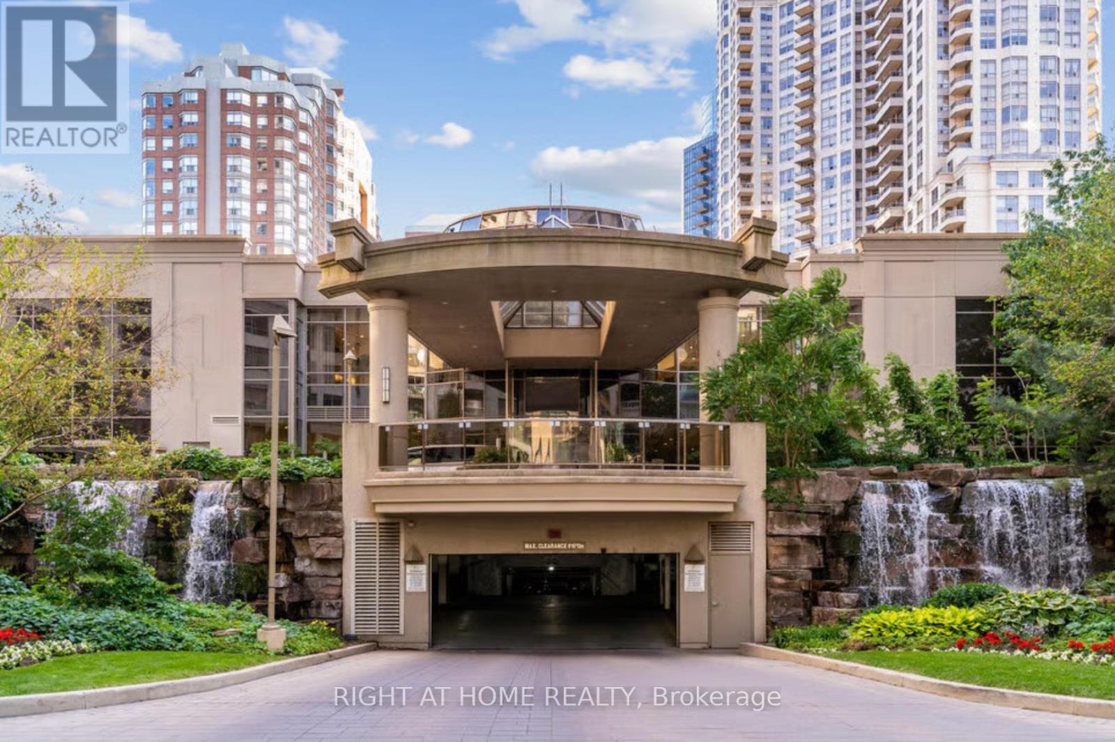 1820 - 3888 Duke Of York Boulevard, Mississauga, Ontario  L5B 4P5 - Photo 1 - W12672206