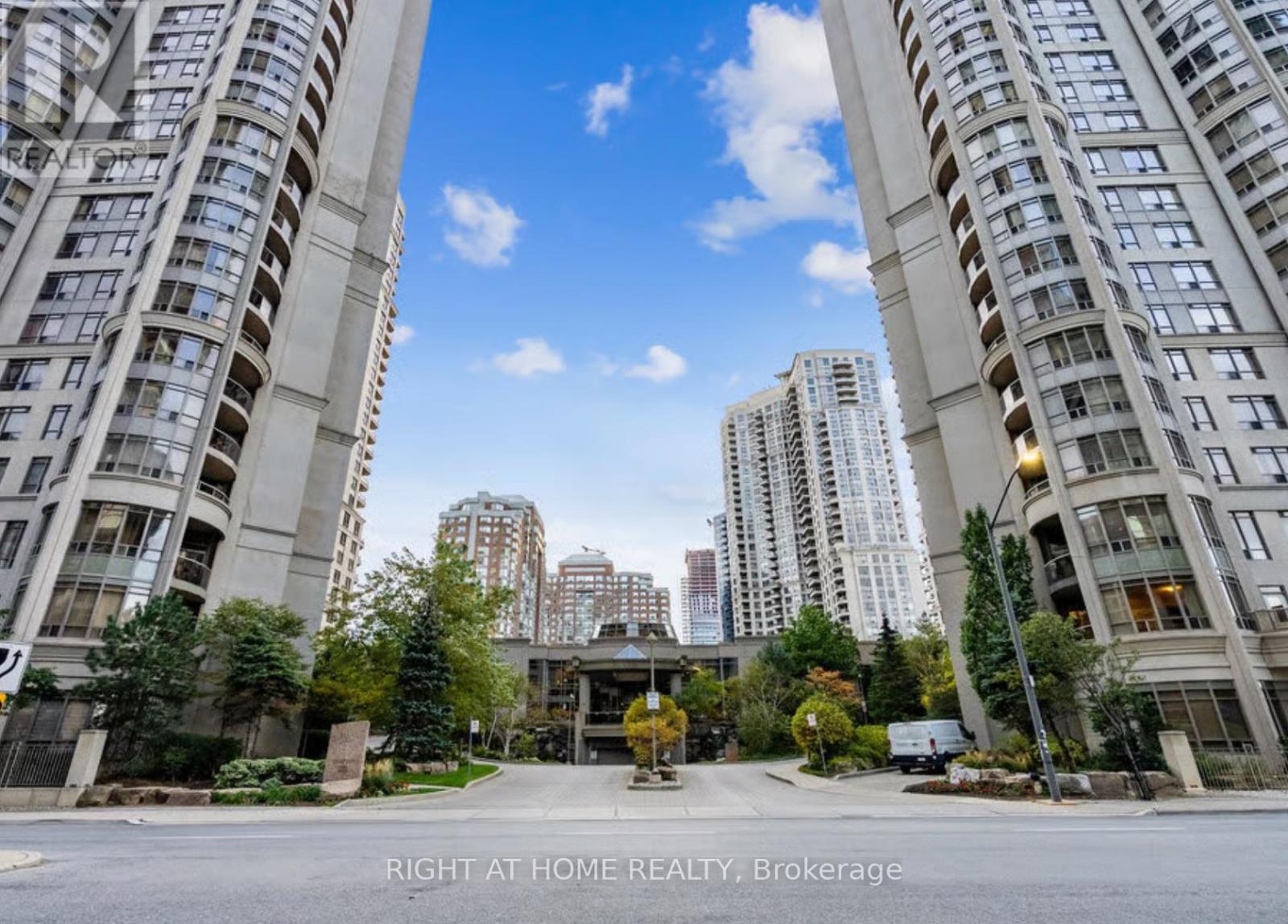 1820 - 3888 Duke Of York Boulevard, Mississauga, Ontario  L5B 4P5 - Photo 4 - W12672206