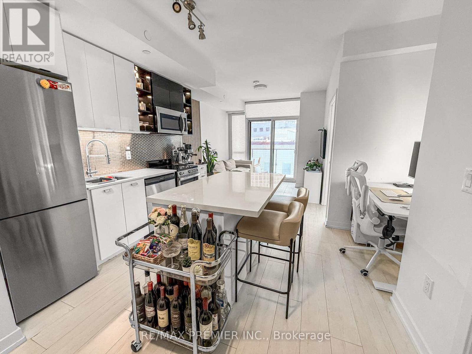 503 - 10 De Boers Drive, Toronto, Ontario  M3J 0L6 - Photo 2 - W12672212