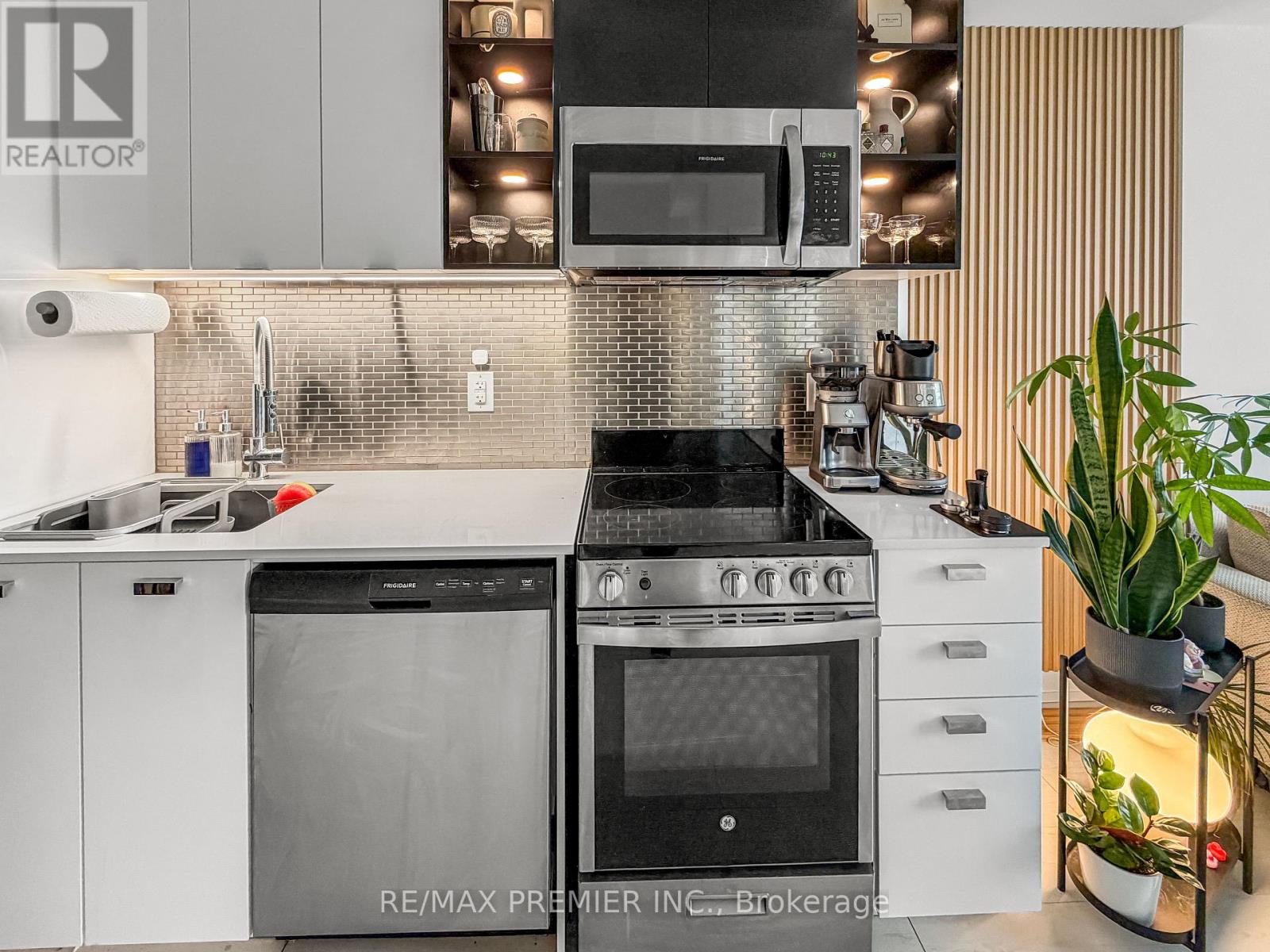 503 - 10 De Boers Drive, Toronto, Ontario  M3J 0L6 - Photo 5 - W12672212