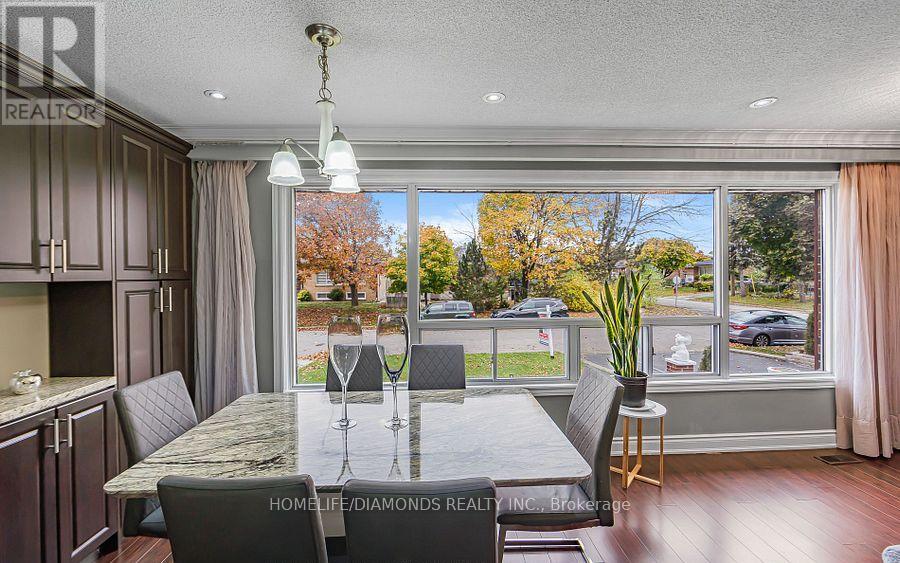 Upper - 16 Brisco Street, Brampton, Ontario  L6V 1W8 - Photo 5 - W12672218