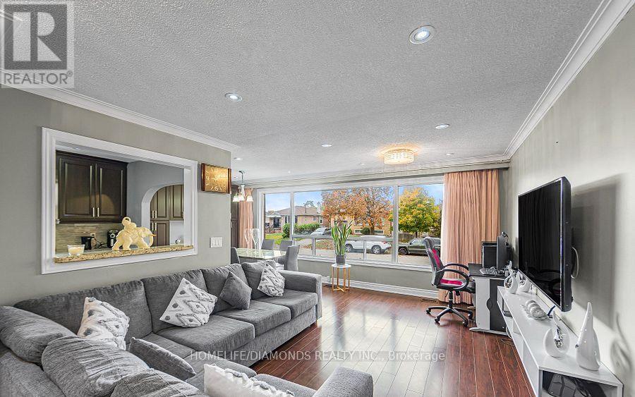 Upper - 16 Brisco Street, Brampton, Ontario  L6V 1W8 - Photo 6 - W12672218