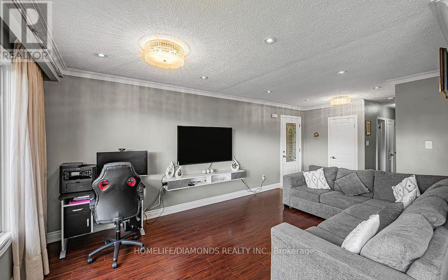 Upper - 16 Brisco Street, Brampton, Ontario  L6V 1W8 - Photo 8 - W12672218