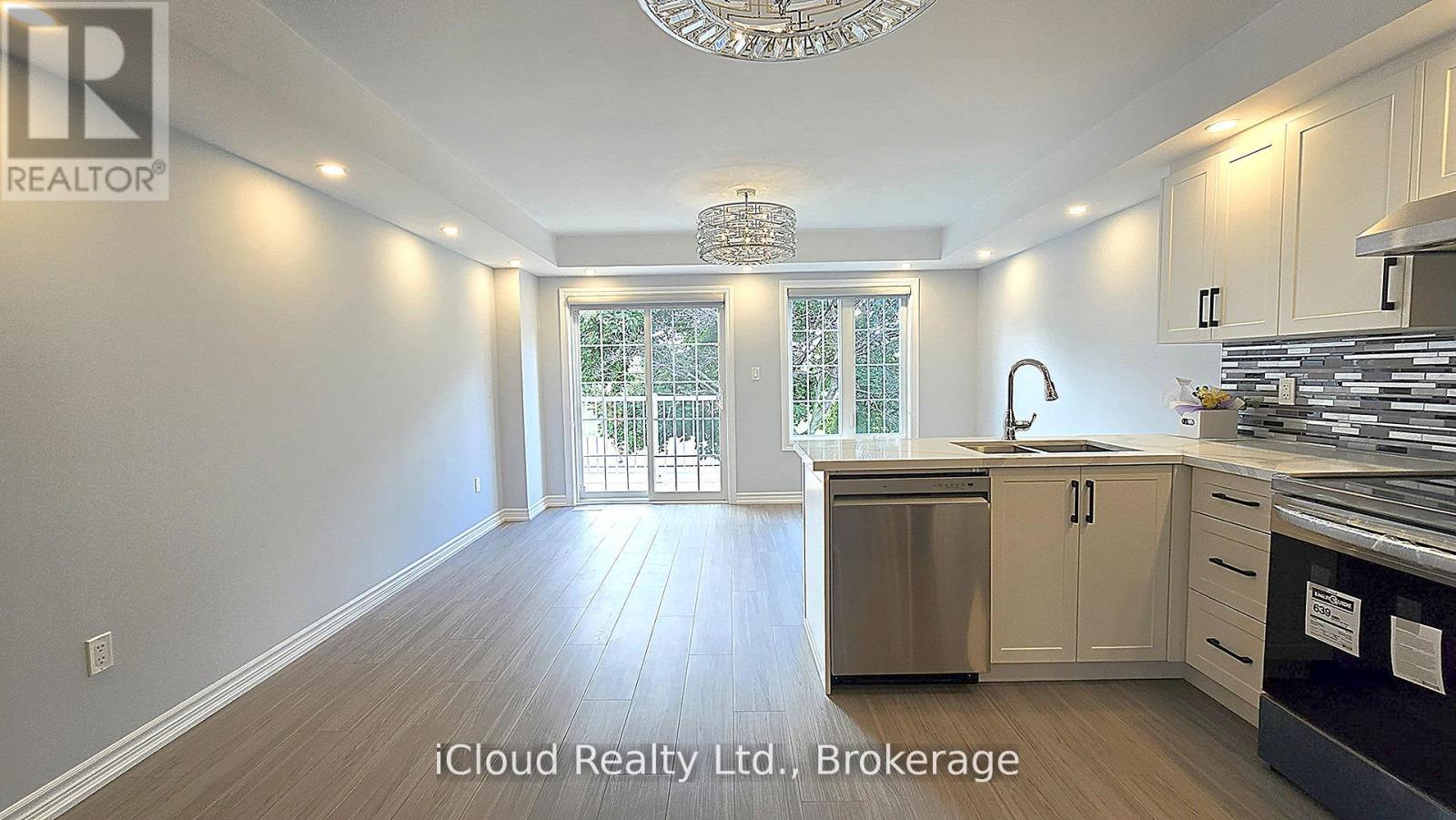 43 Mantello Drive, Toronto, Ontario  M3J 0H6 - Photo 4 - W12672228