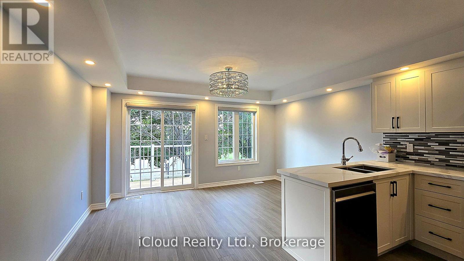 43 Mantello Drive, Toronto, Ontario  M3J 0H6 - Photo 5 - W12672228