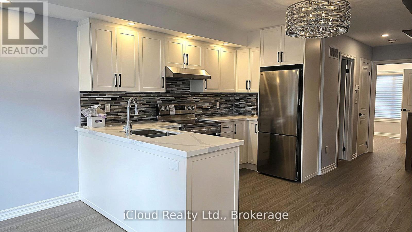 43 Mantello Drive, Toronto, Ontario  M3J 0H6 - Photo 6 - W12672228