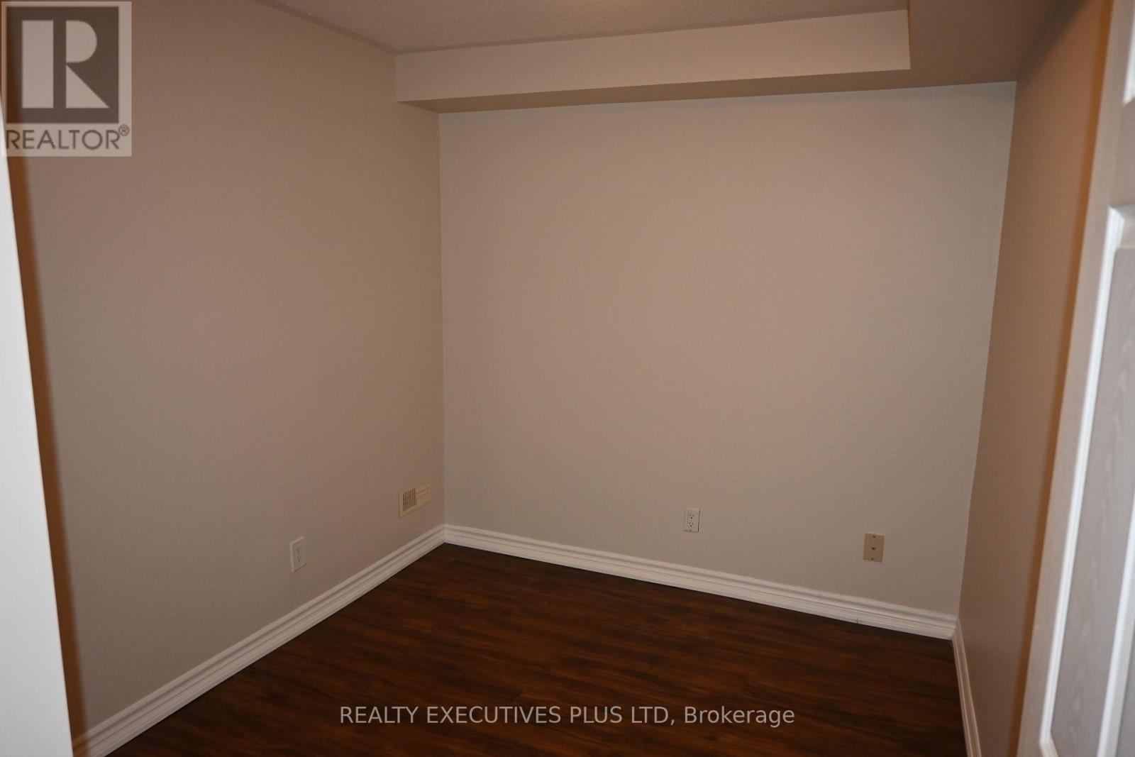 B - 43 Pear Tree Mews, Toronto, Ontario  M6P 4H2 - Photo 11 - W12672274