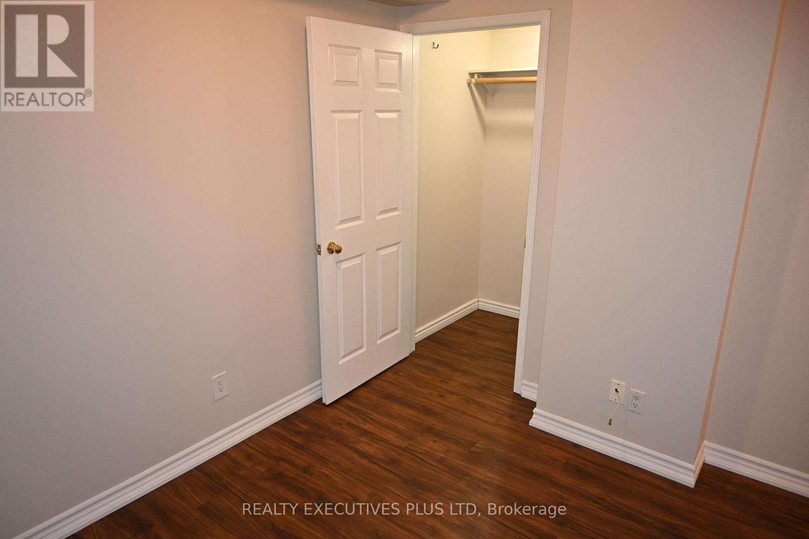 B - 43 Pear Tree Mews, Toronto, Ontario  M6P 4H2 - Photo 12 - W12672274