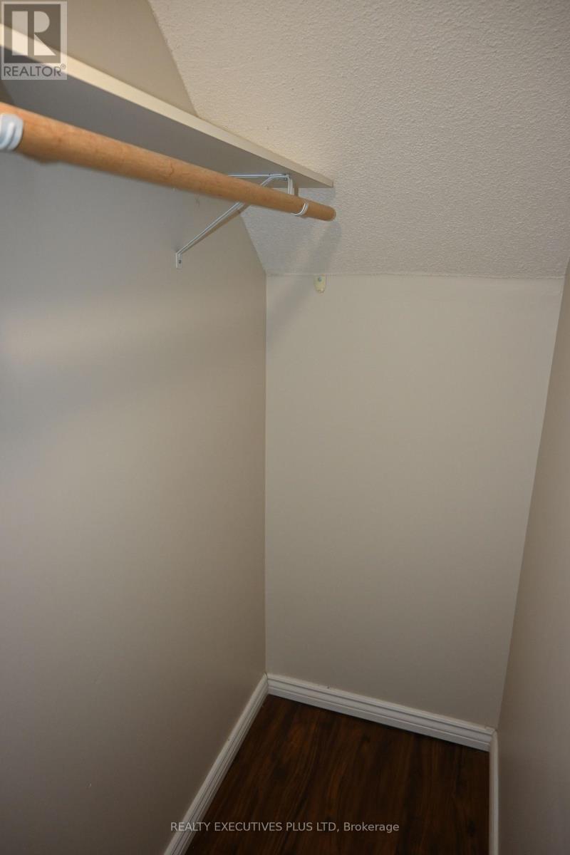 B - 43 Pear Tree Mews, Toronto, Ontario  M6P 4H2 - Photo 13 - W12672274