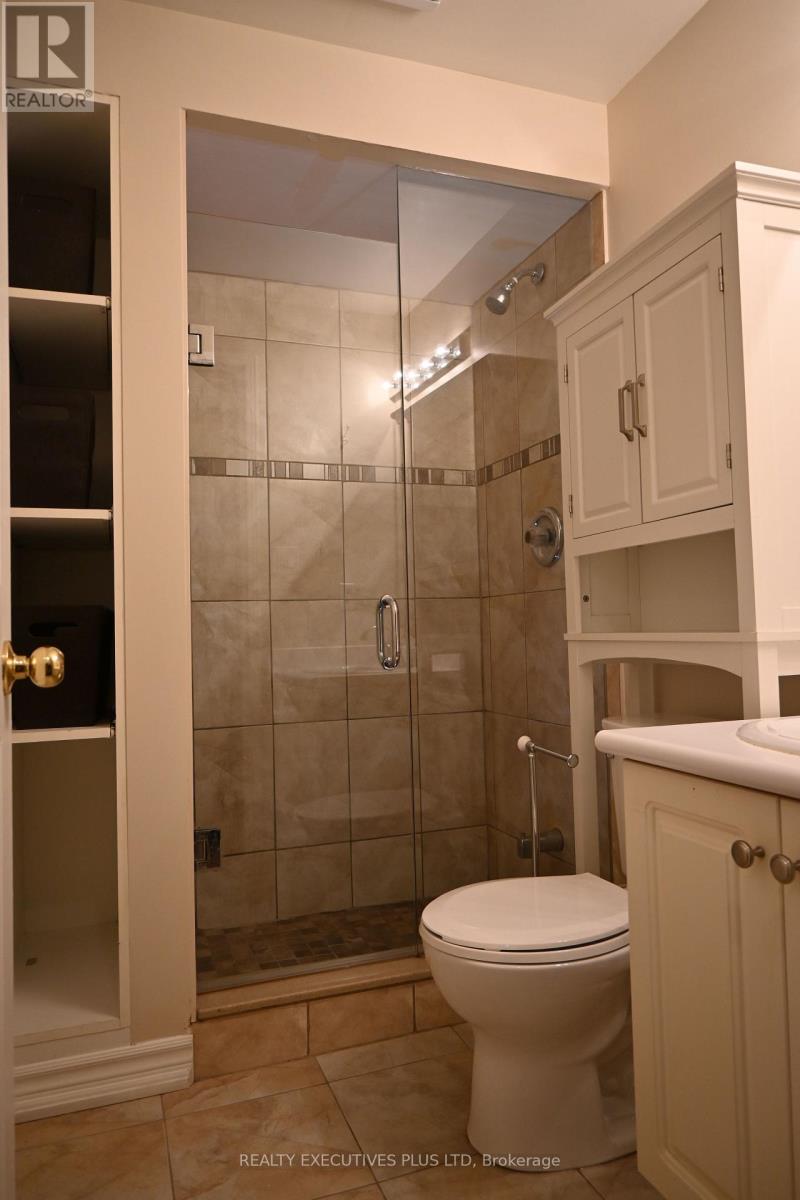 B - 43 Pear Tree Mews, Toronto, Ontario  M6P 4H2 - Photo 17 - W12672274