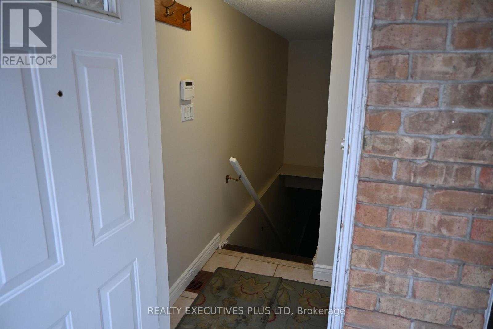 B - 43 Pear Tree Mews, Toronto, Ontario  M6P 4H2 - Photo 19 - W12672274