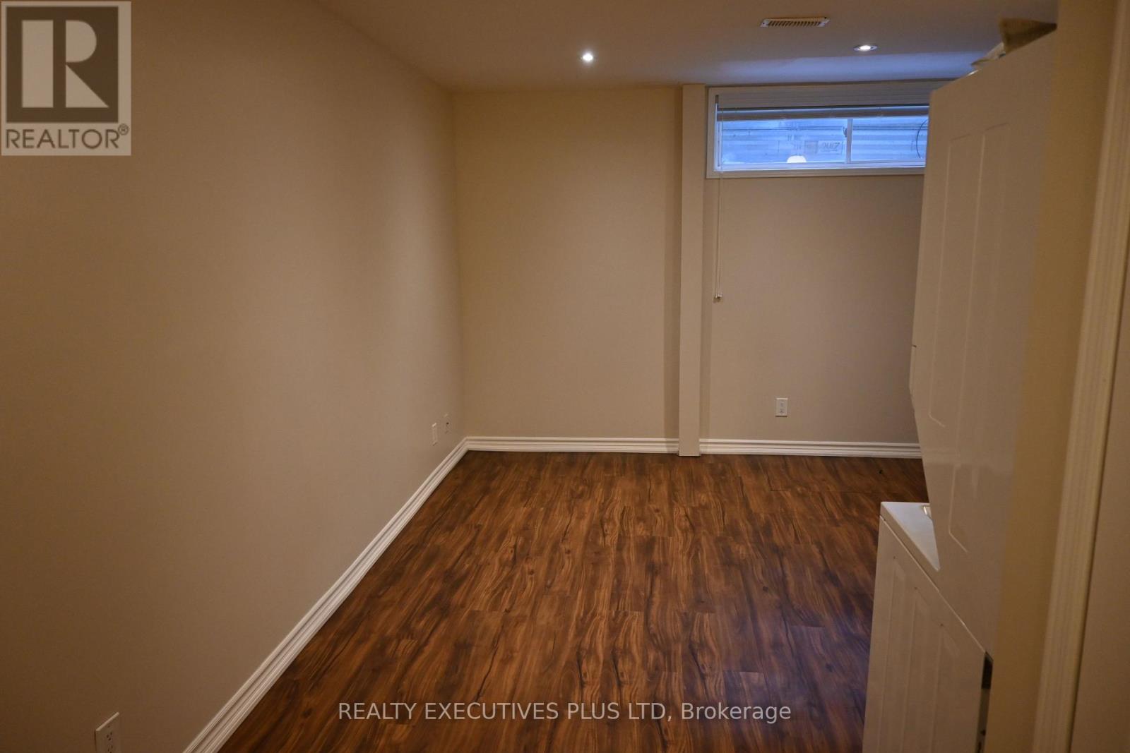 B - 43 Pear Tree Mews, Toronto, Ontario  M6P 4H2 - Photo 3 - W12672274