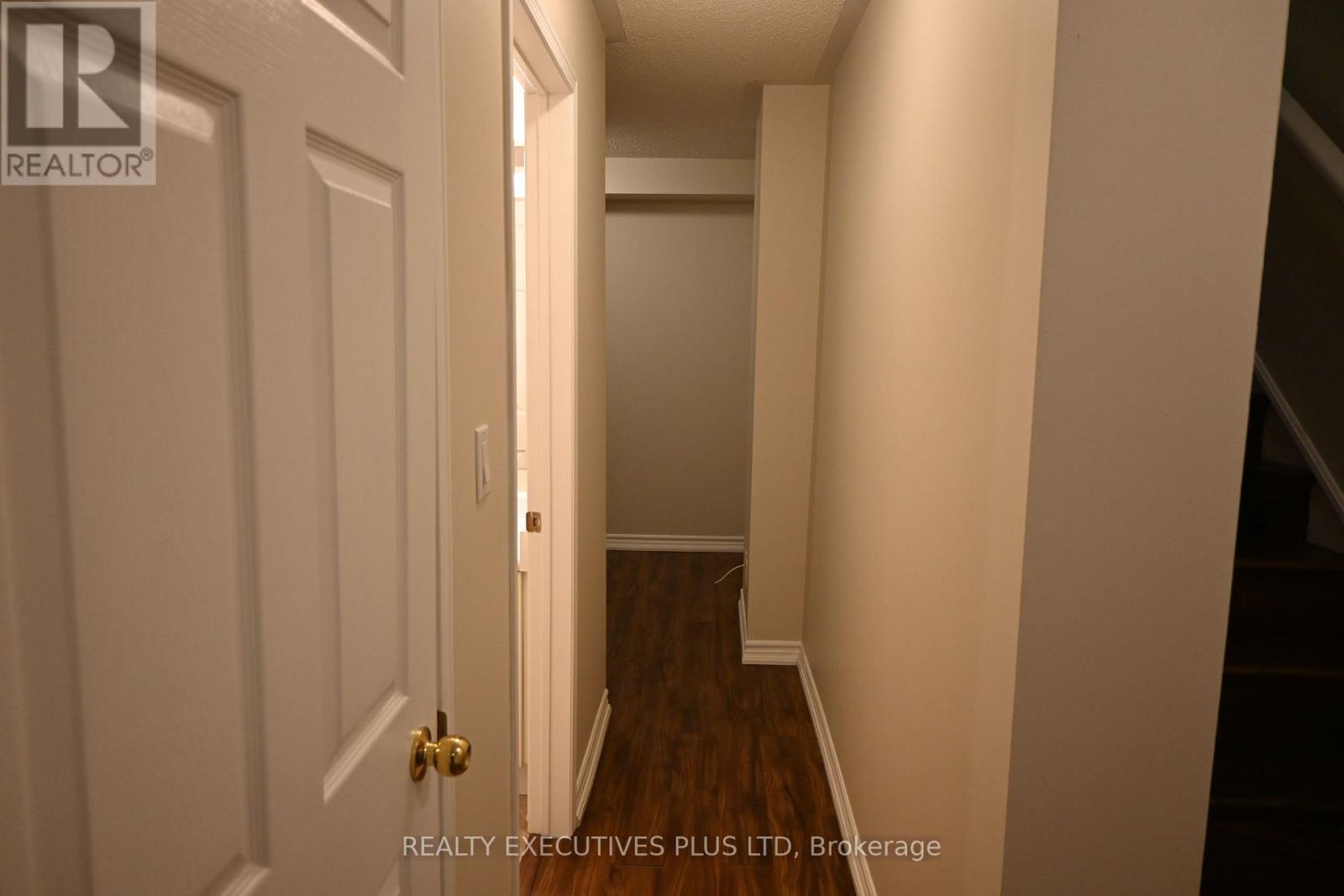 B - 43 Pear Tree Mews, Toronto, Ontario  M6P 4H2 - Photo 9 - W12672274