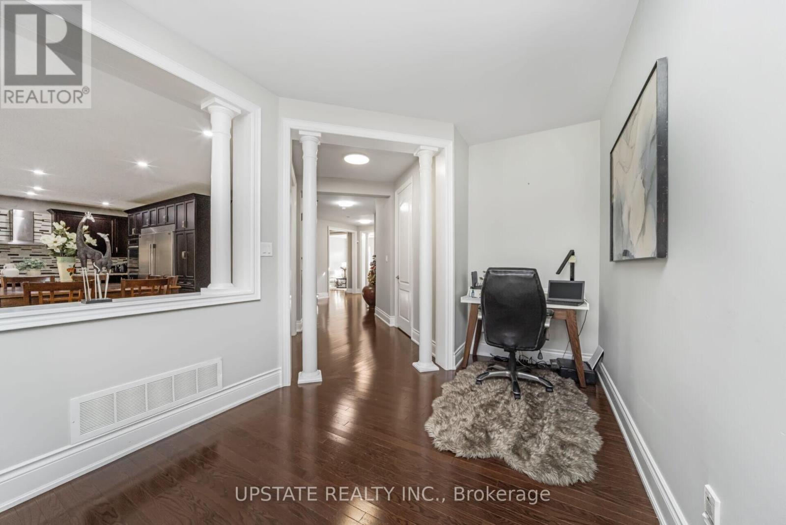 105 Royal West Drive, Brampton, Ontario  L6X 0V6 - Photo 12 - W12672276