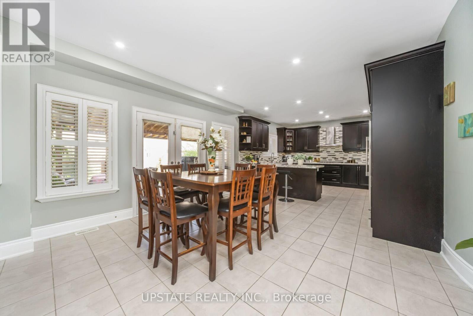 105 Royal West Drive, Brampton, Ontario  L6X 0V6 - Photo 13 - W12672276