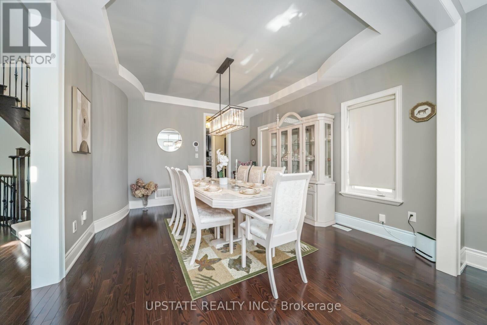 105 Royal West Drive, Brampton, Ontario  L6X 0V6 - Photo 8 - W12672276