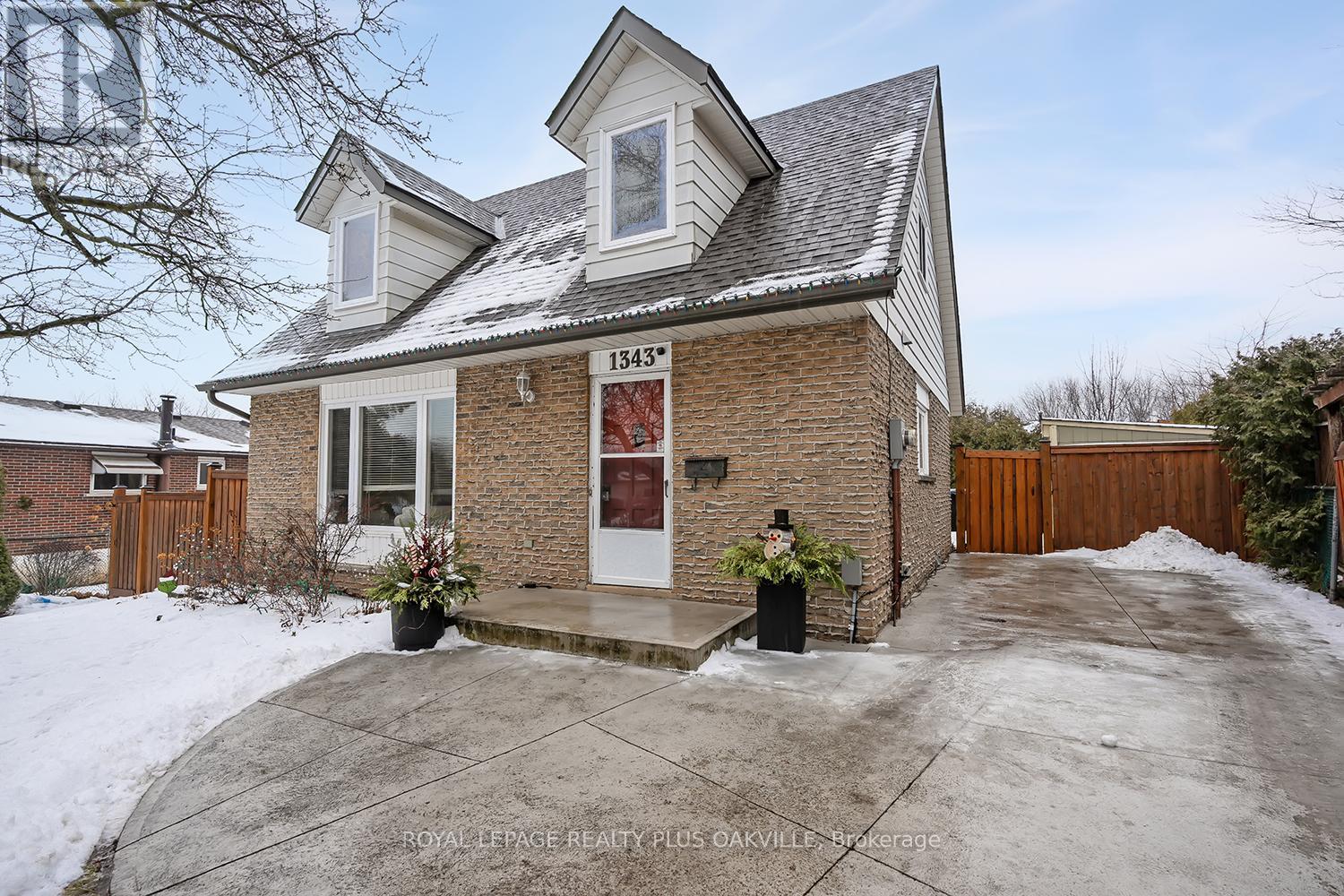 1343 Janina Boulevard, Burlington, Ontario  L7P 1K5 - Photo 4 - W12672334