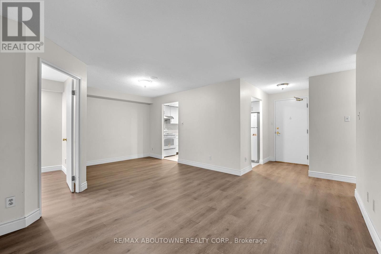 905 - 115 Hillcrest Avenue, Mississauga, Ontario  L5B 3Y9 - Photo 13 - W12672402