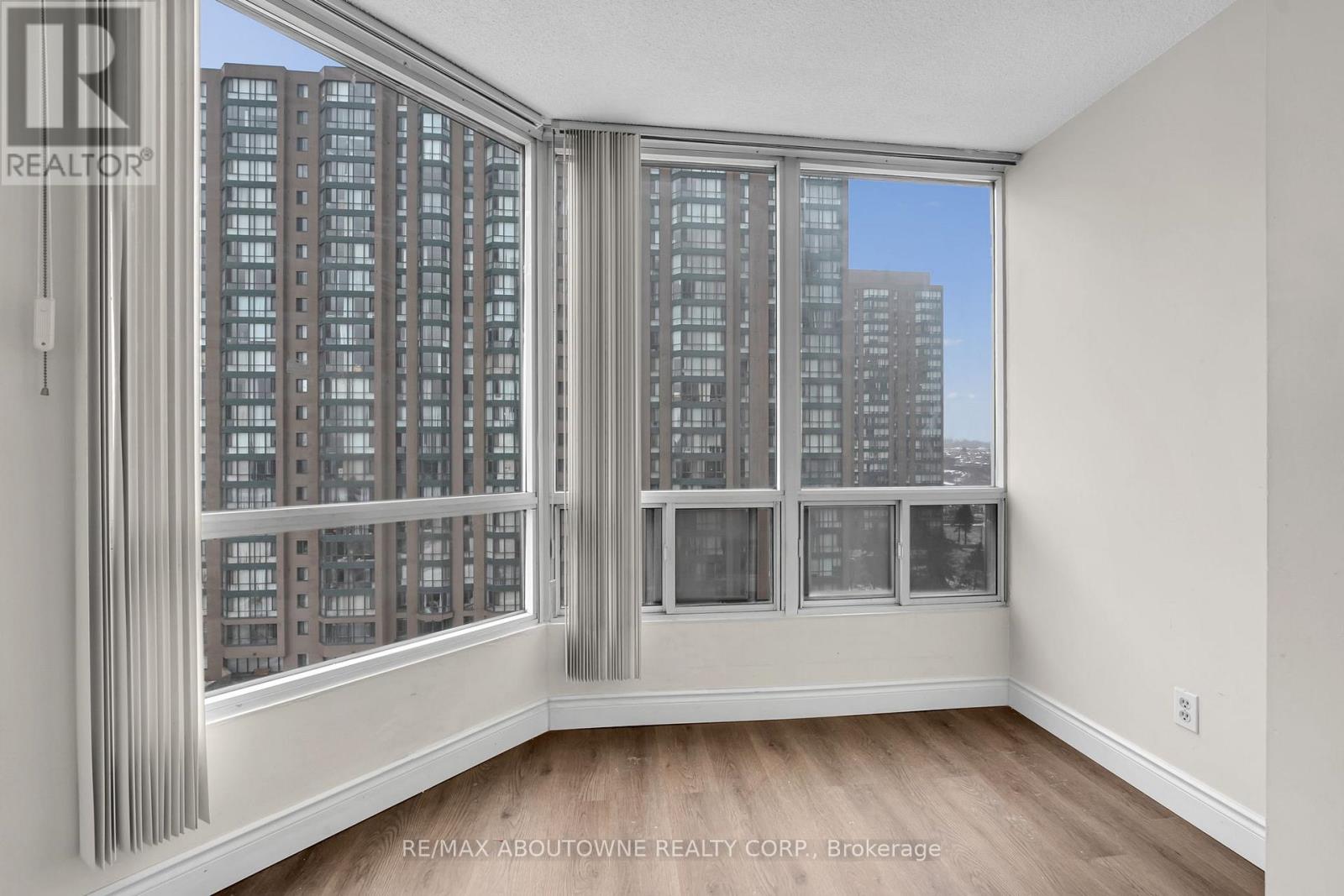 905 - 115 Hillcrest Avenue, Mississauga, Ontario  L5B 3Y9 - Photo 14 - W12672402