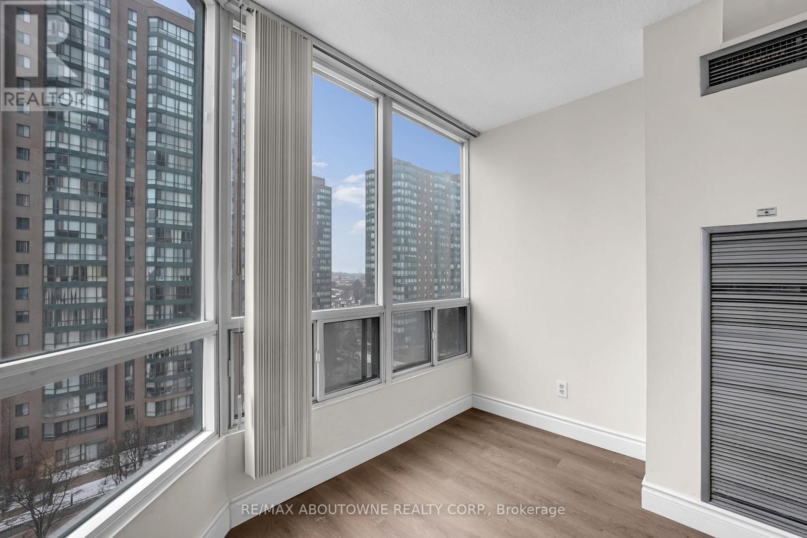 905 - 115 Hillcrest Avenue, Mississauga, Ontario  L5B 3Y9 - Photo 16 - W12672402