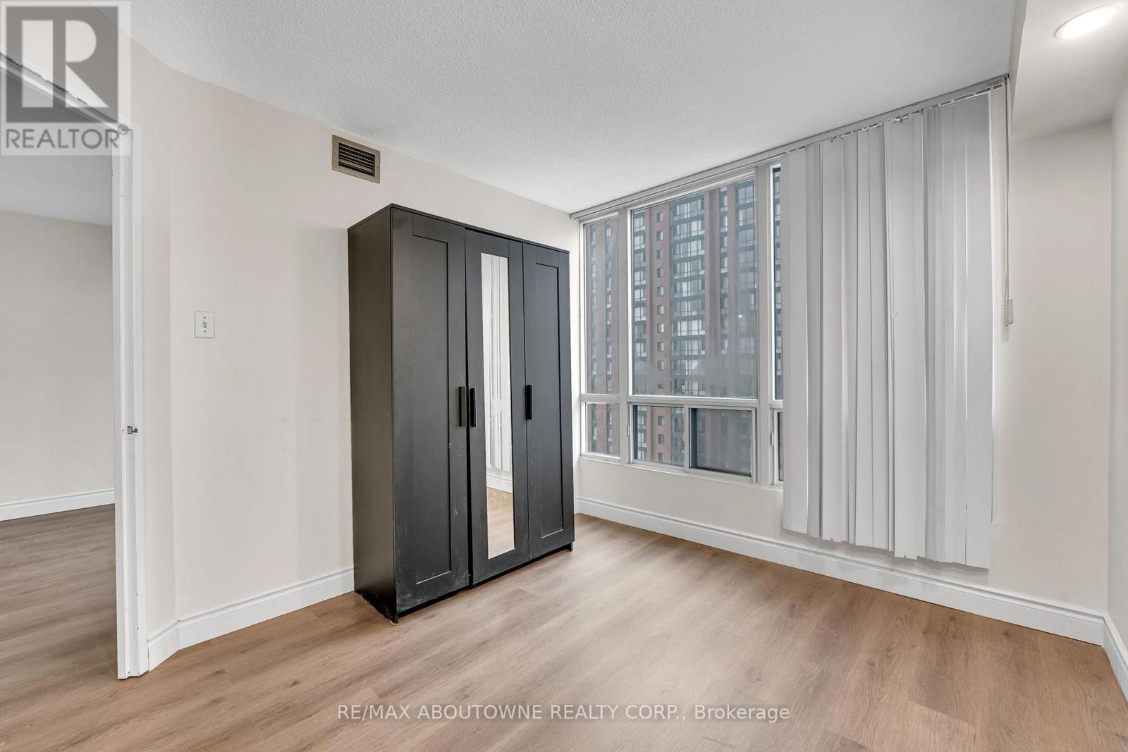 905 - 115 Hillcrest Avenue, Mississauga, Ontario  L5B 3Y9 - Photo 19 - W12672402