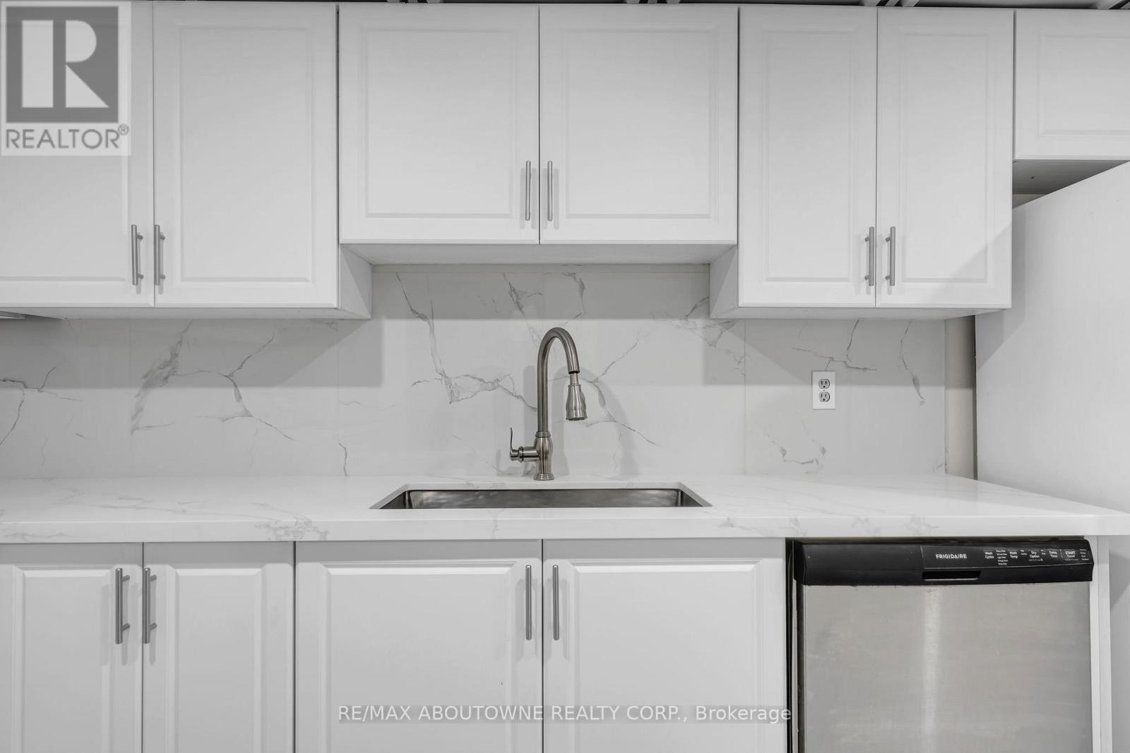 905 - 115 Hillcrest Avenue, Mississauga, Ontario  L5B 3Y9 - Photo 25 - W12672402