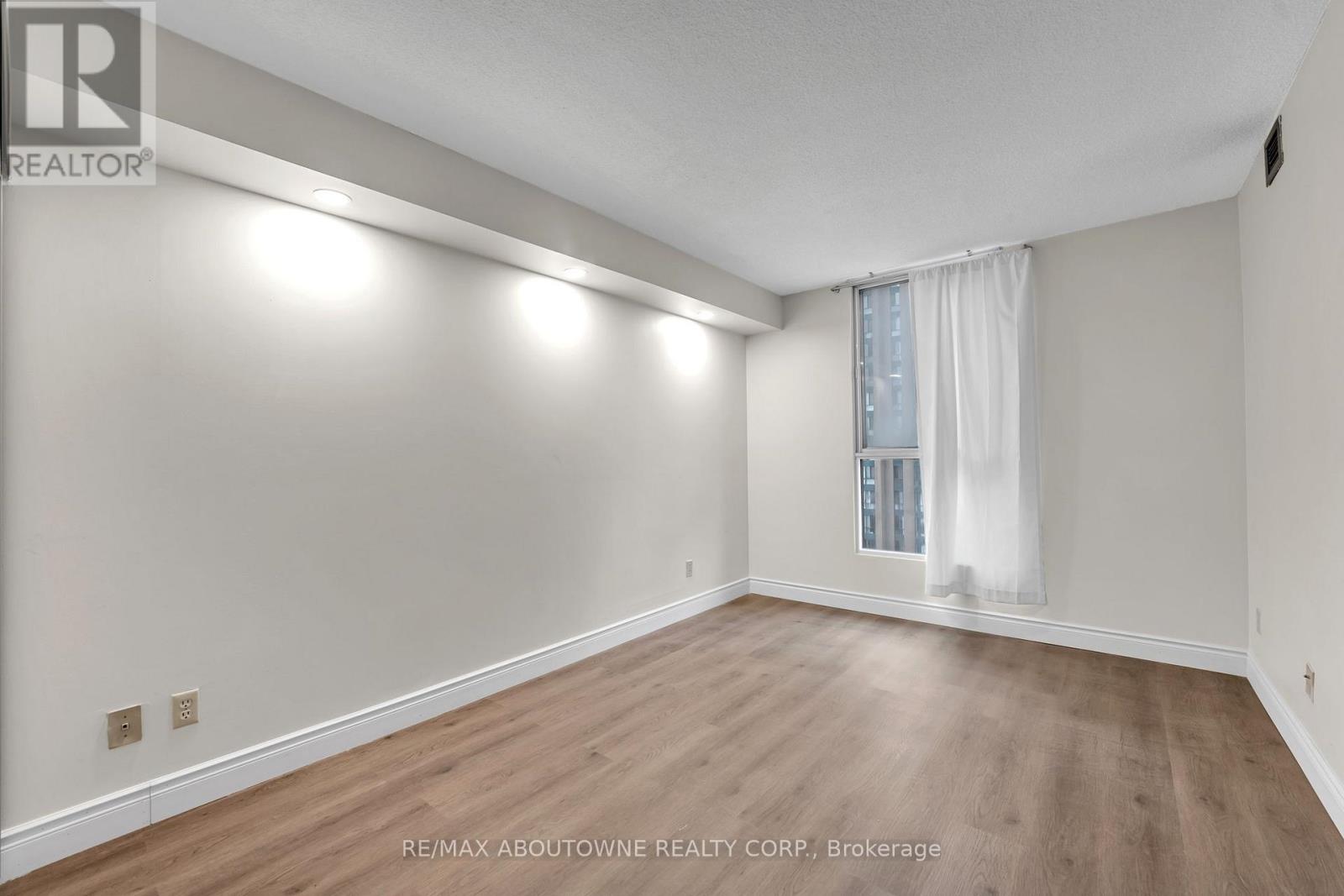 905 - 115 Hillcrest Avenue, Mississauga, Ontario  L5B 3Y9 - Photo 27 - W12672402