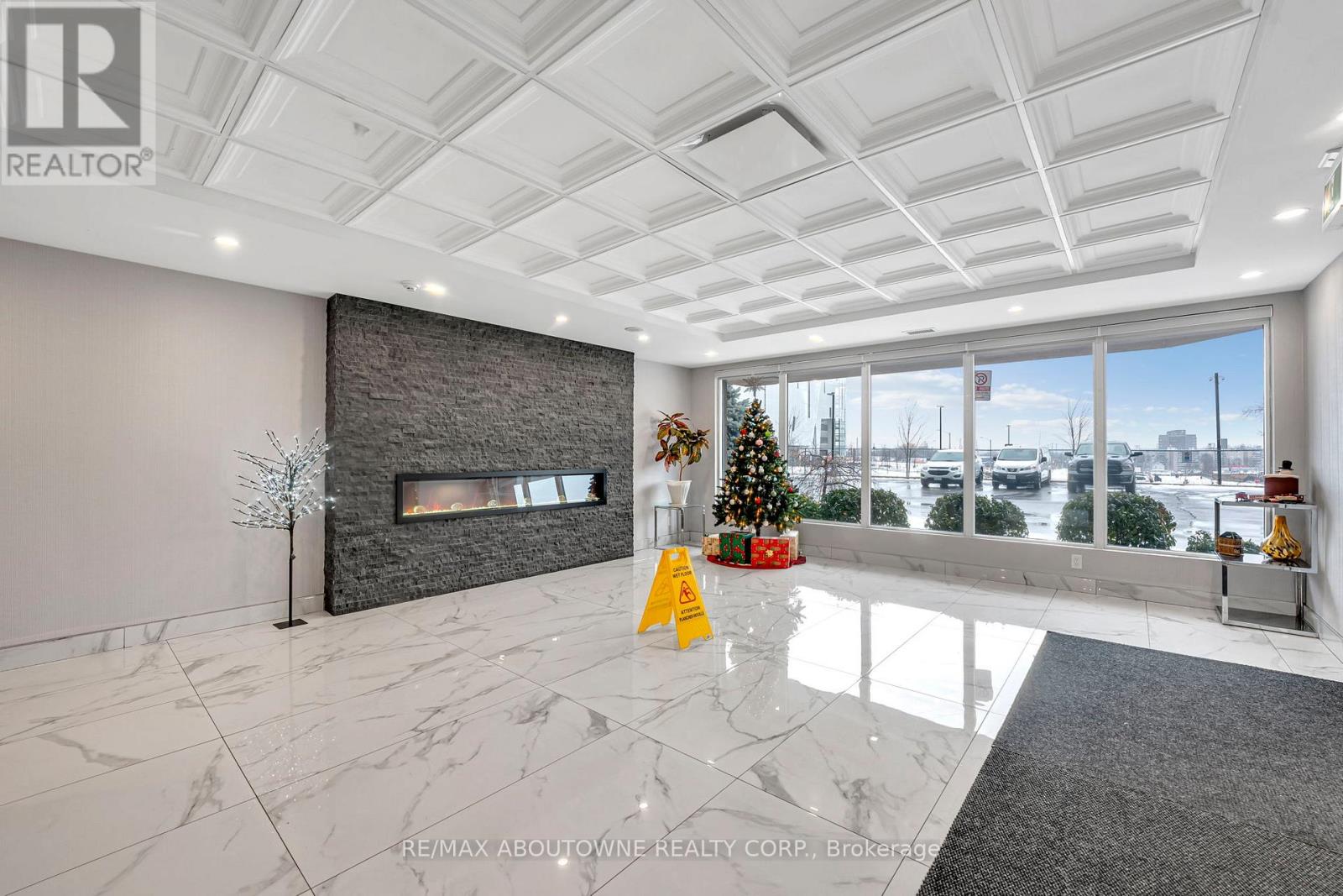 905 - 115 Hillcrest Avenue, Mississauga, Ontario  L5B 3Y9 - Photo 5 - W12672402