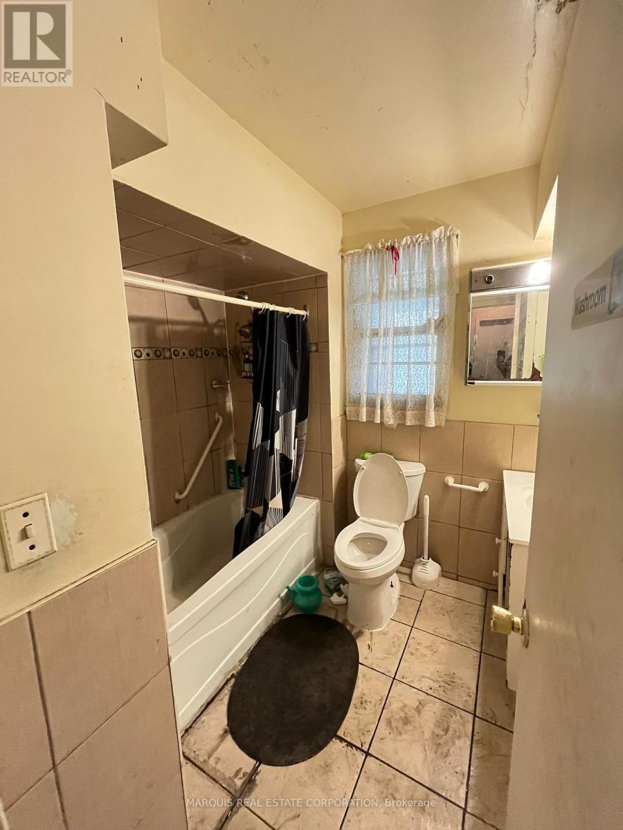 14 Cardell Avenue, Toronto, Ontario  M9N 1S5 - Photo 11 - W12672408