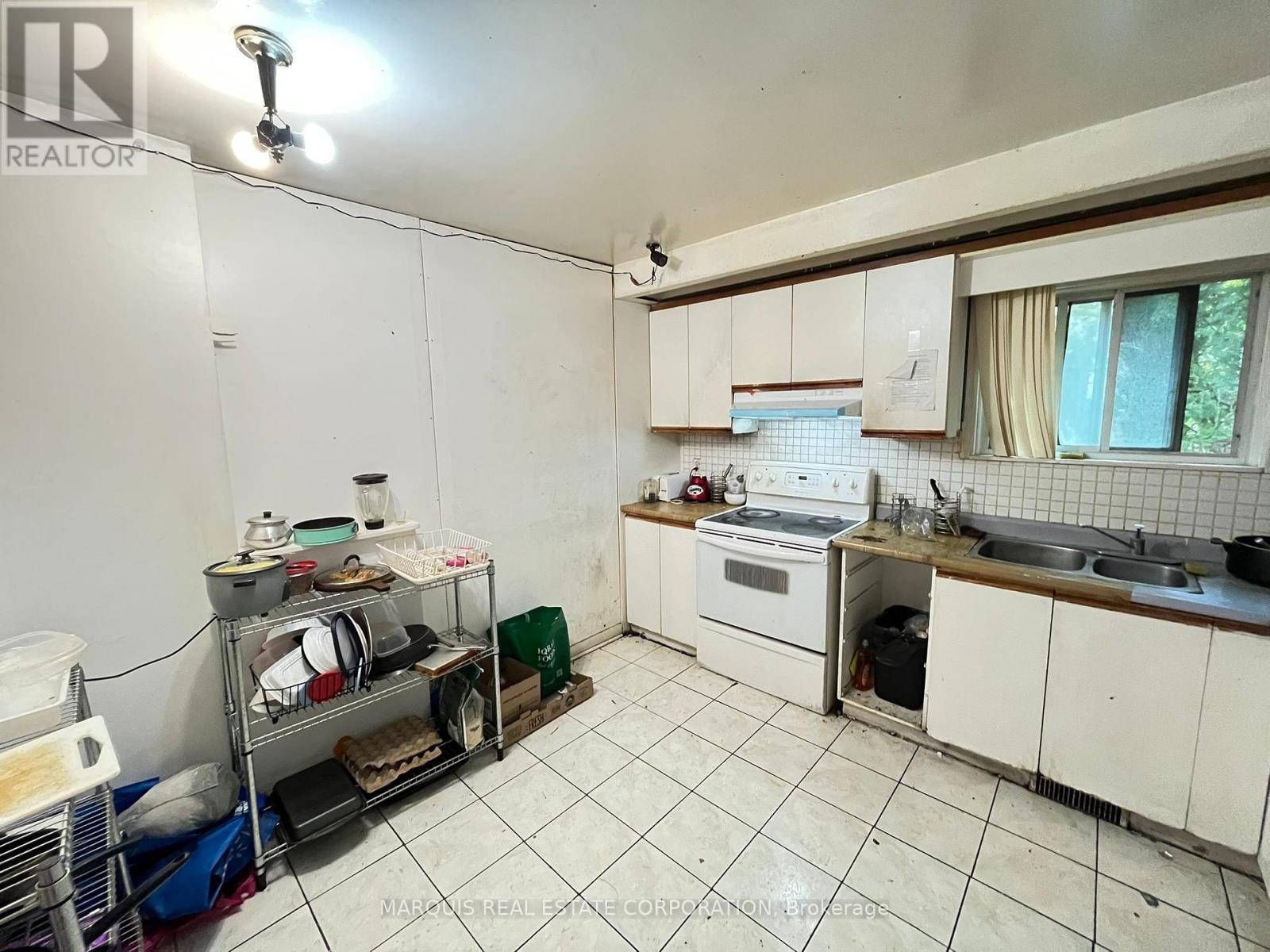 14 Cardell Avenue, Toronto, Ontario  M9N 1S5 - Photo 13 - W12672408