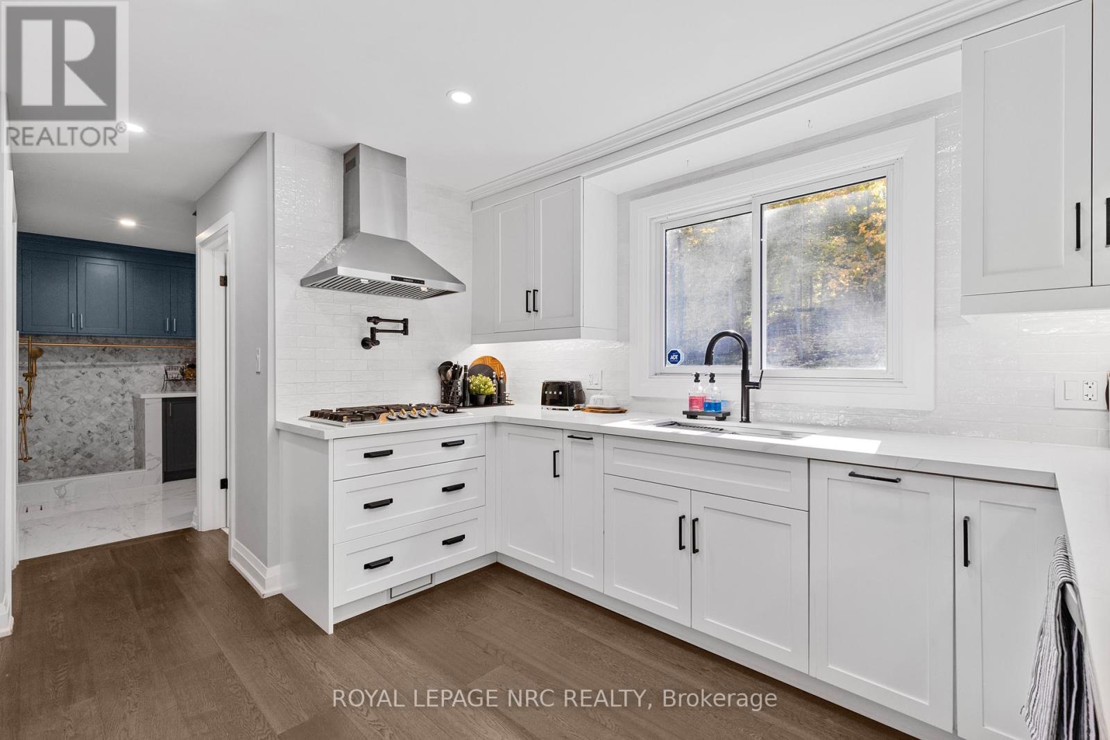 94 Dorchester Drive, Grimsby, Ontario  L3M 1A8 - Photo 11 - X12478342