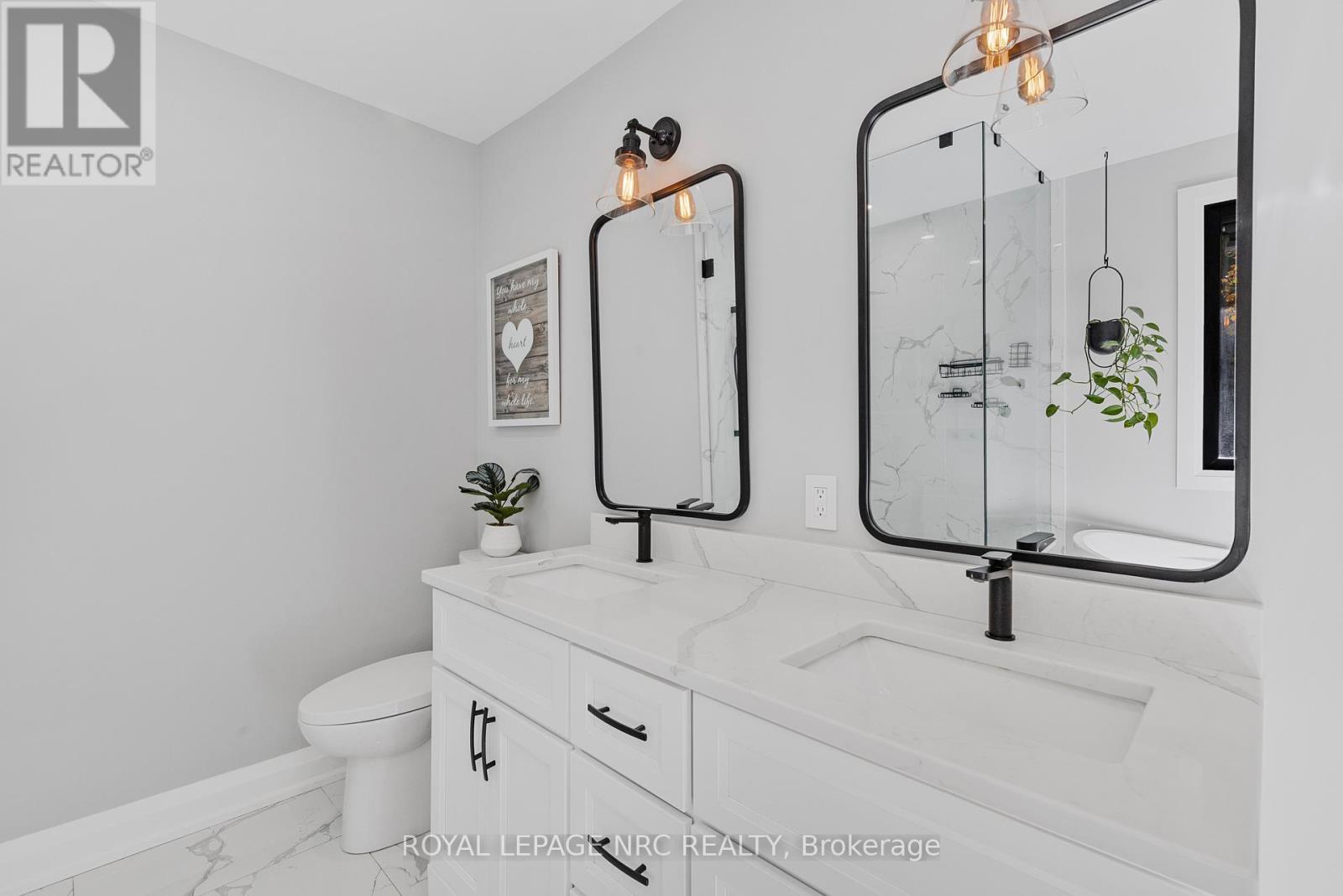 94 Dorchester Drive, Grimsby, Ontario  L3M 1A8 - Photo 29 - X12478342