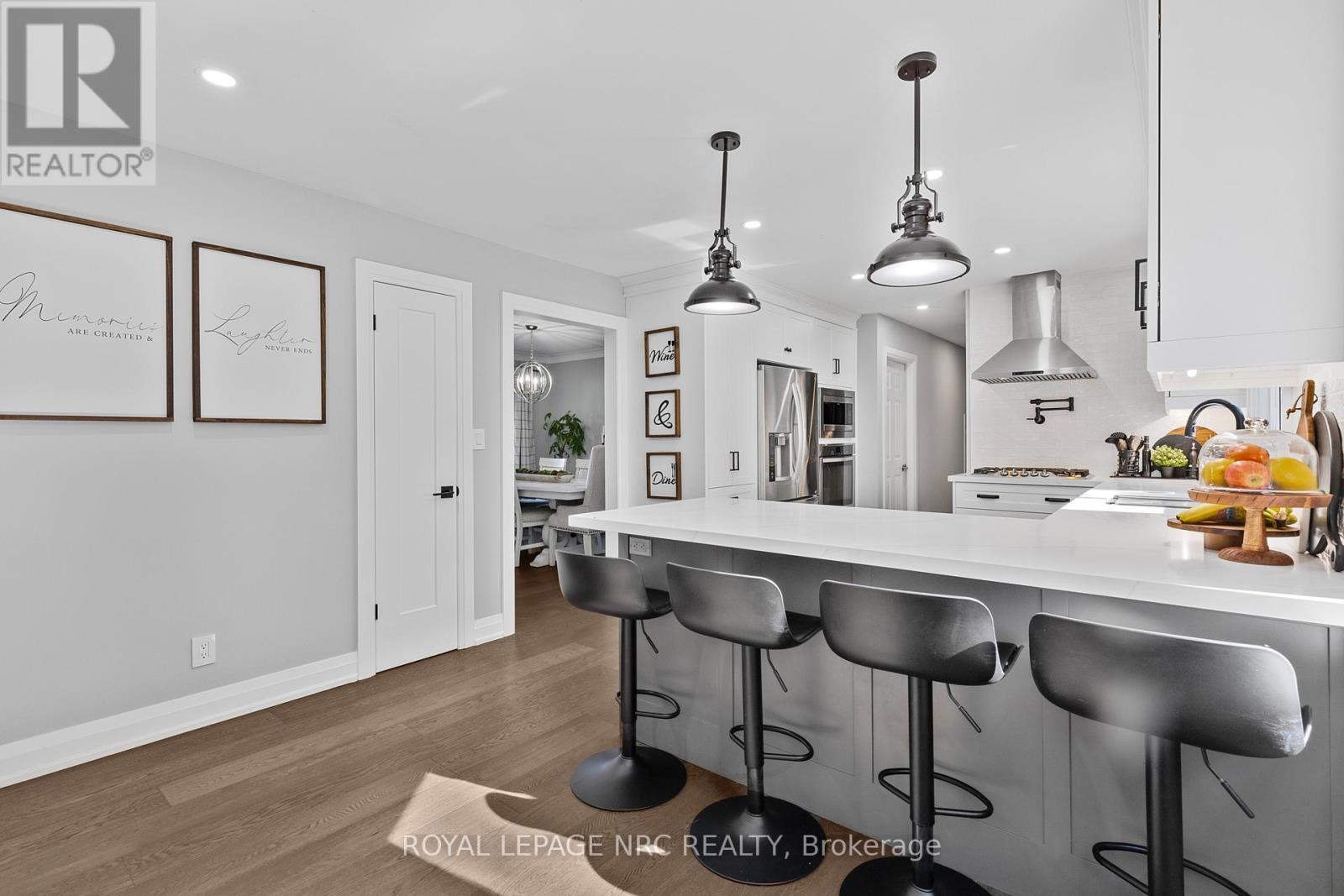 94 Dorchester Drive, Grimsby, Ontario  L3M 1A8 - Photo 10 - X12478342