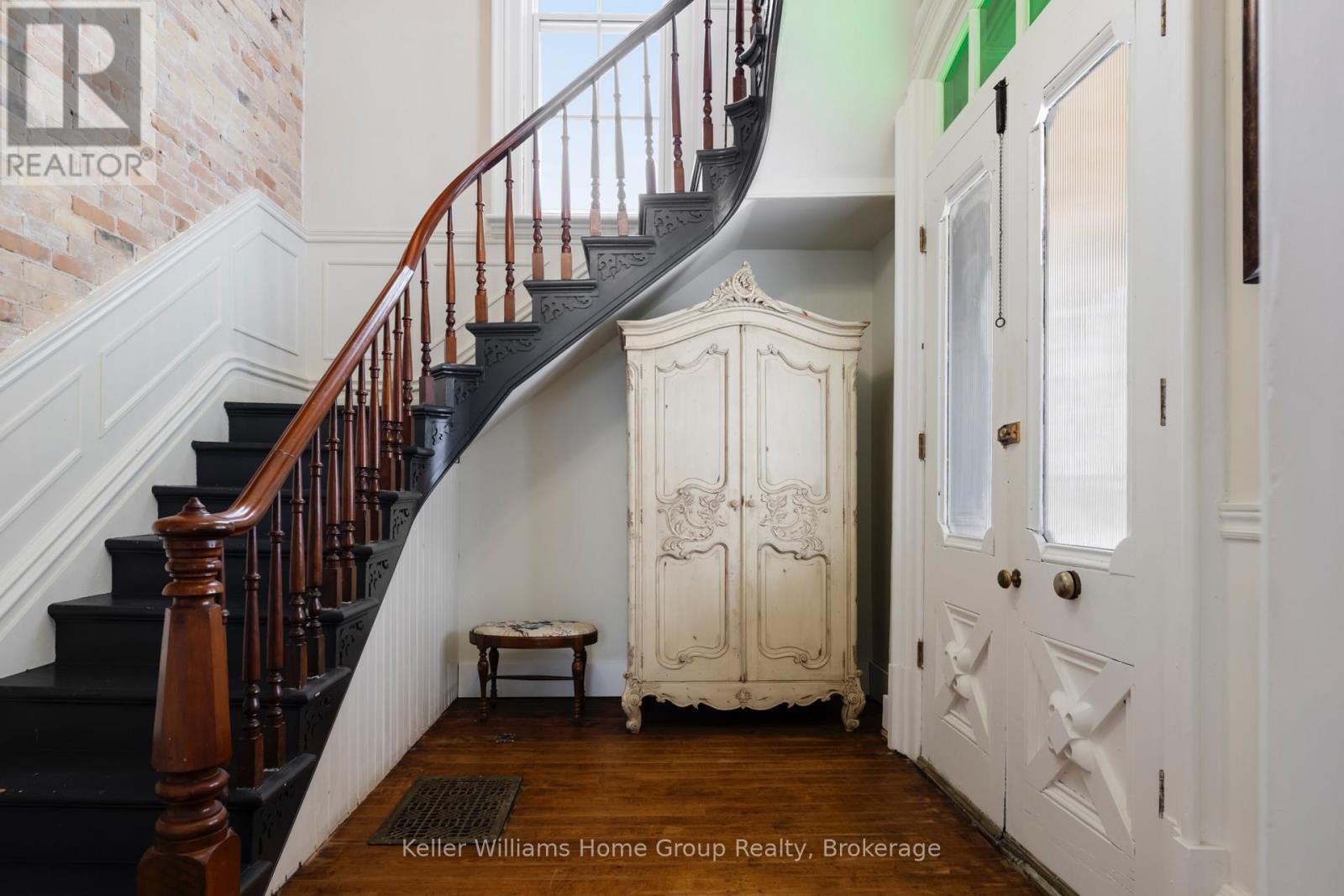 150 Wellington Street E, Wellington North (Mount Forest), Ontario  N0G 2L2 - Photo 2 - X12672456