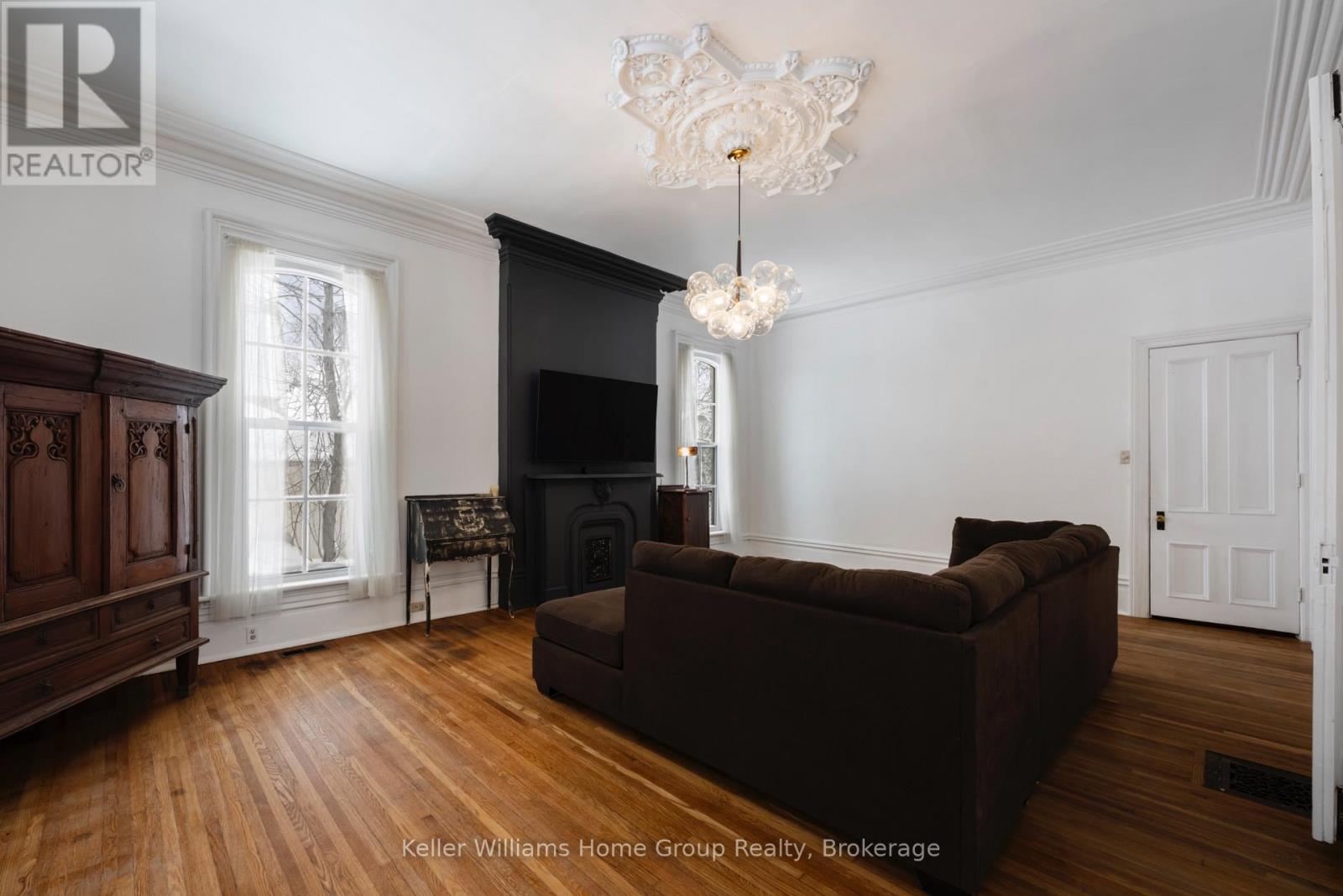 150 Wellington Street E, Wellington North (Mount Forest), Ontario  N0G 2L2 - Photo 4 - X12672456