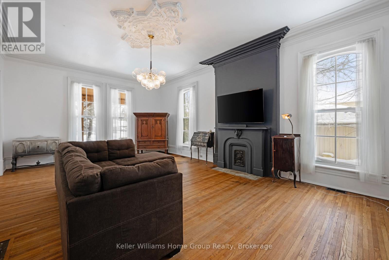 150 Wellington Street E, Wellington North (Mount Forest), Ontario  N0G 2L2 - Photo 5 - X12672456