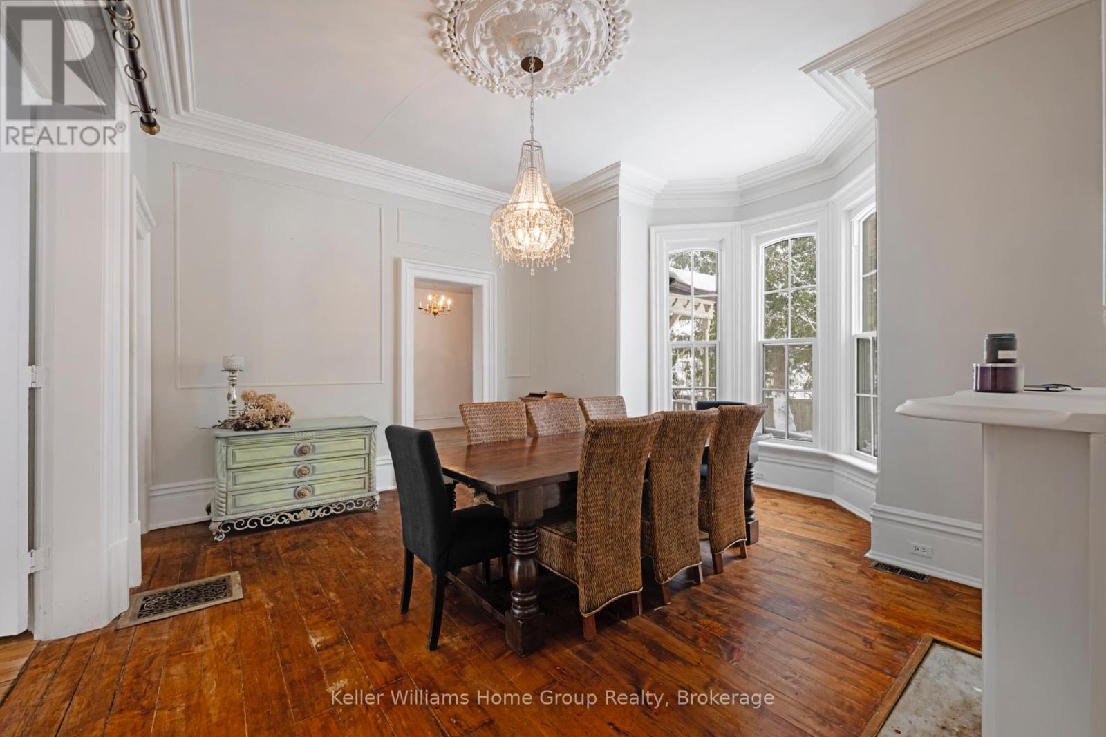 150 Wellington Street E, Wellington North (Mount Forest), Ontario  N0G 2L2 - Photo 8 - X12672456