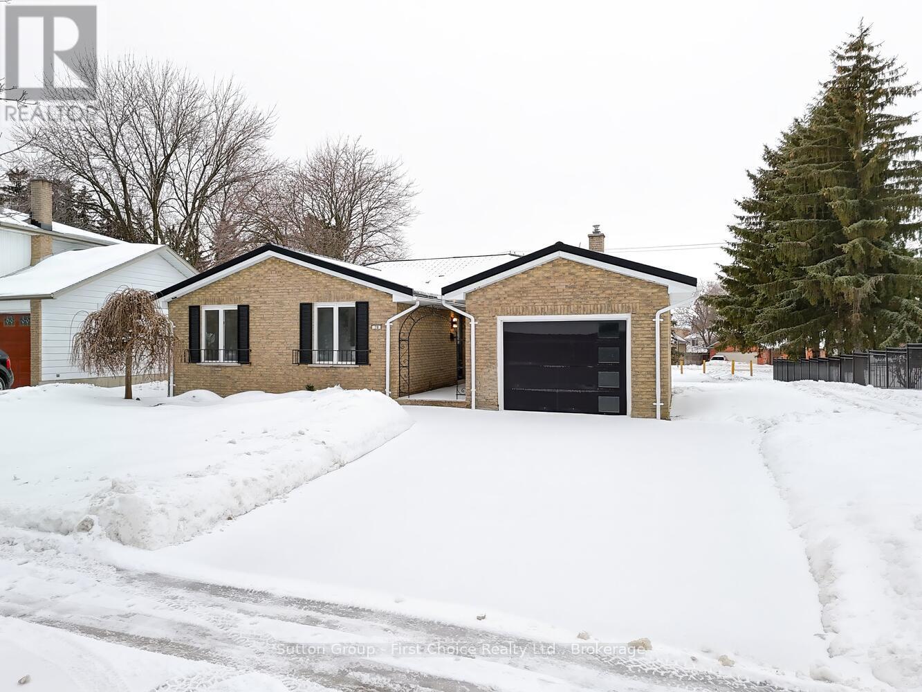 70 Bedford Drive, Stratford, Ontario N5A 5J5 - Photo 2 - X12672484