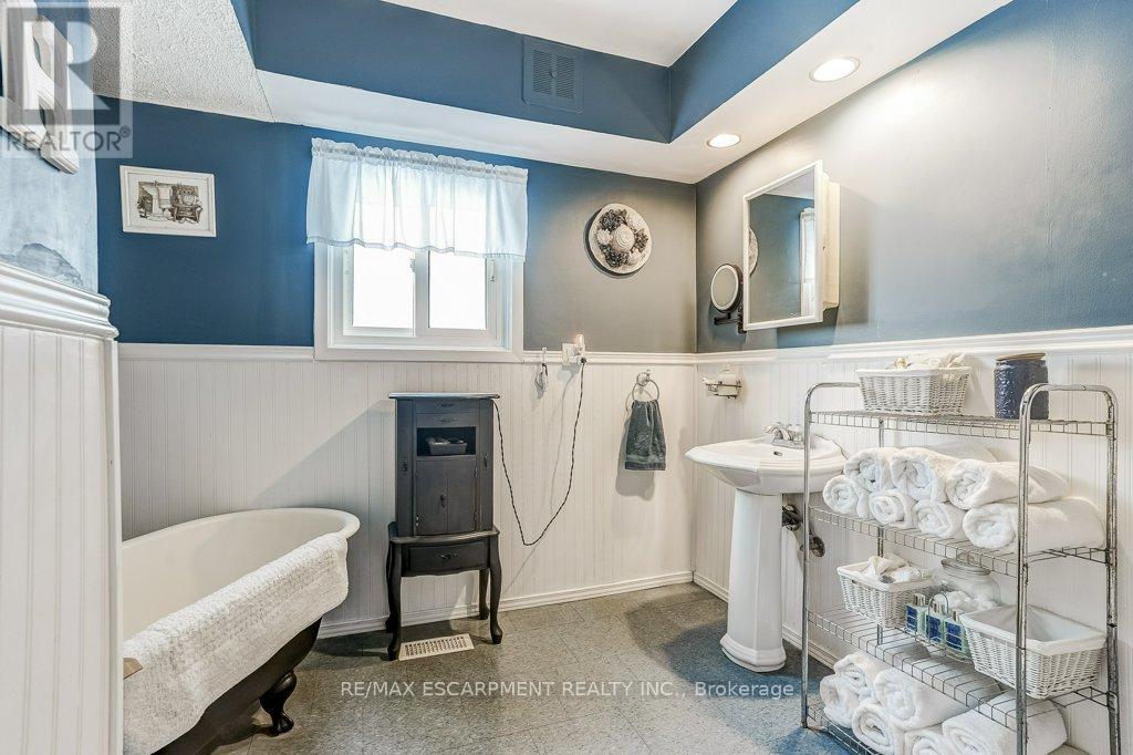 9188 Dickenson Road W, Hamilton, Ontario  L0R 1W0 - Photo 16 - X12672122