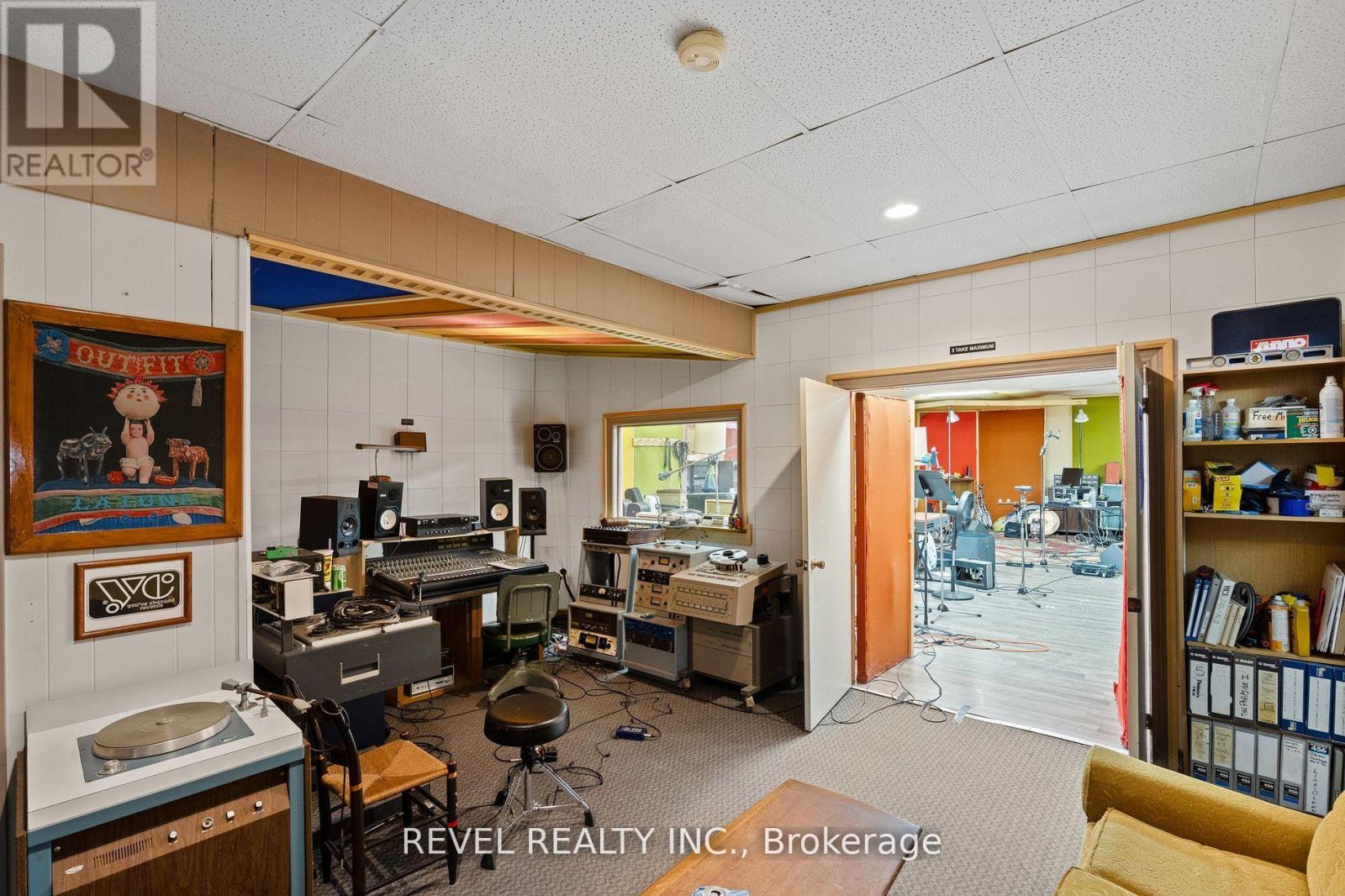 220-222 King Street, Welland, Ontario  L3B 3J7 - Photo 4 - X12672152