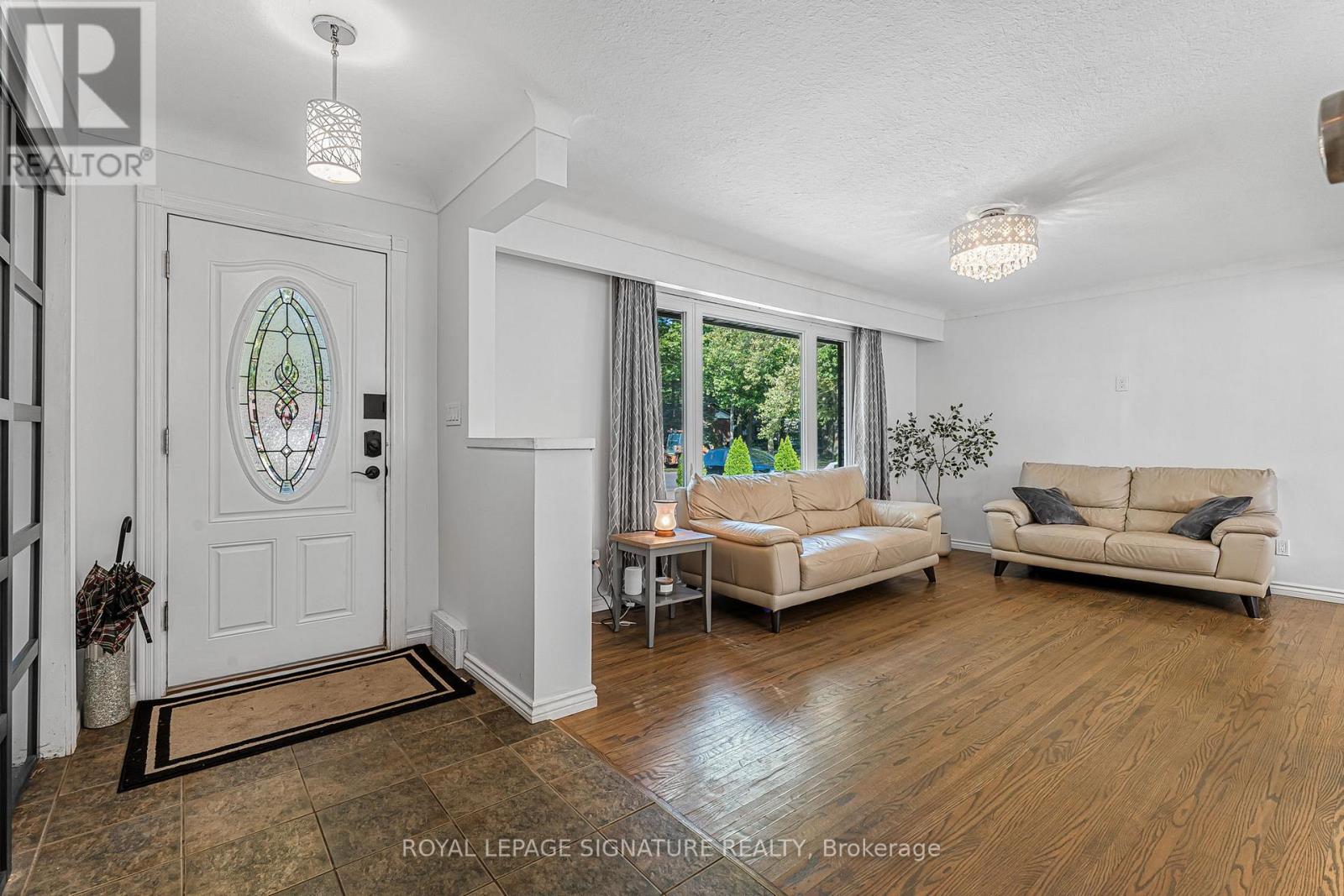 7210 Woodington Road, Niagara Falls, Ontario  L2J 2C3 - Photo 3 - X12672176