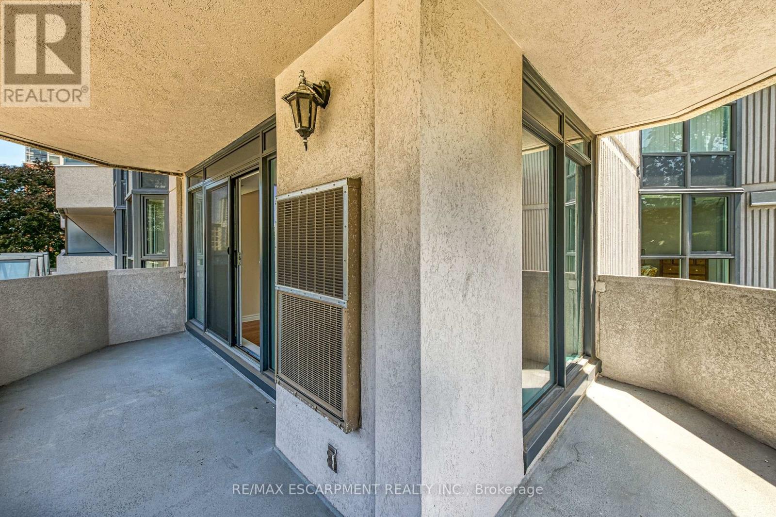 203 - 67 Caroline Street S, Hamilton, Ontario  L8P 3K6 - Photo 12 - X12672232