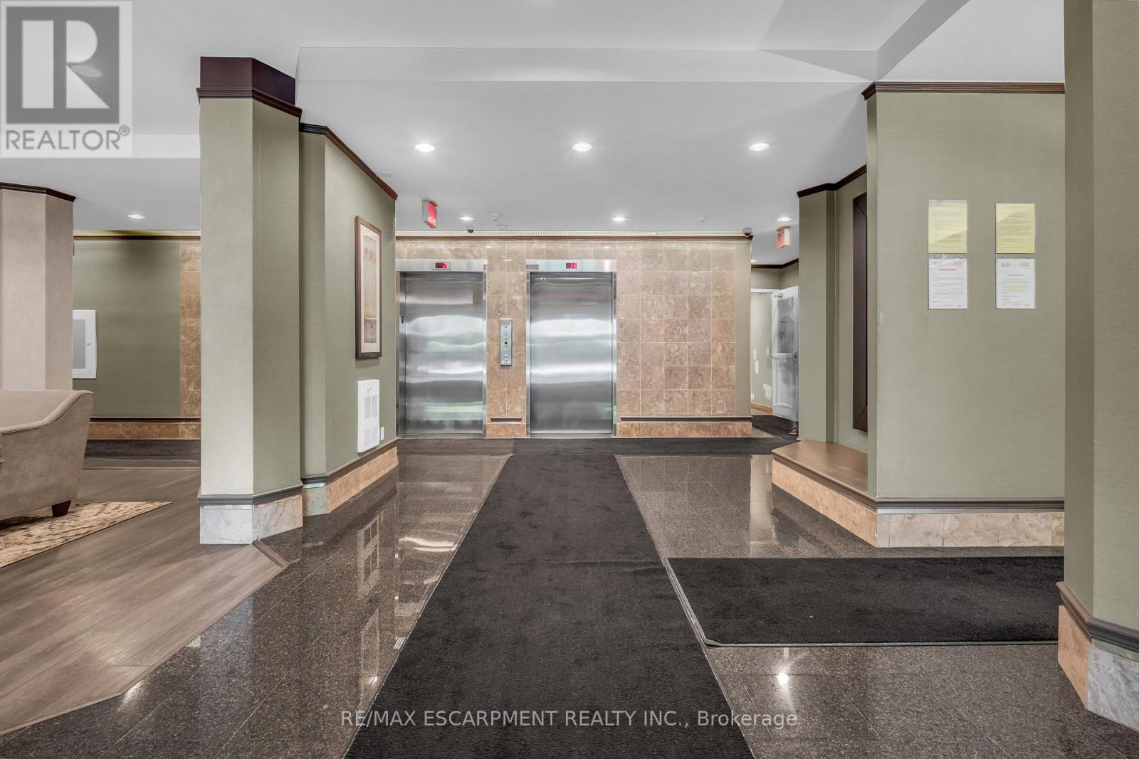 203 - 67 Caroline Street S, Hamilton, Ontario  L8P 3K6 - Photo 3 - X12672232