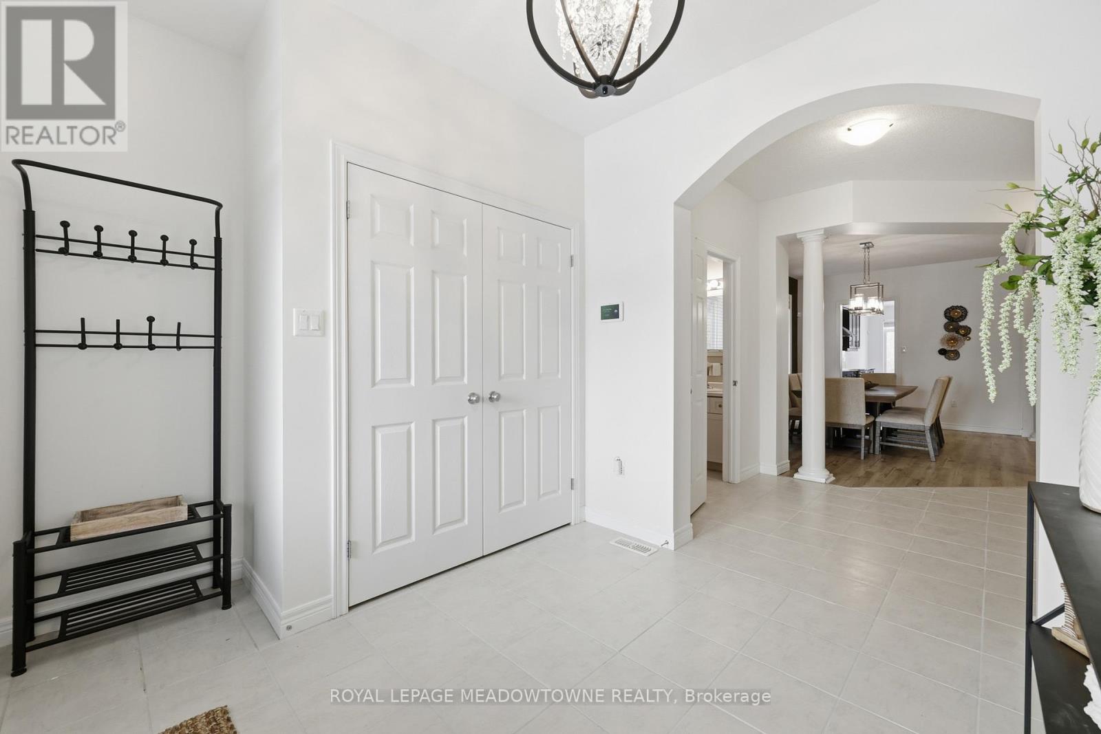 63 Westra Drive, Guelph, Ontario  N1K 0B5 - Photo 3 - X12672320